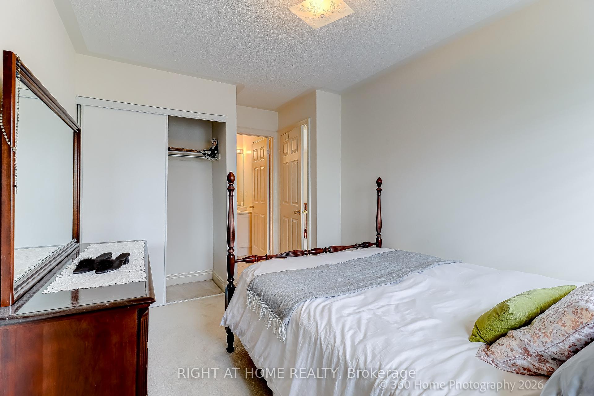 Photo 13 of Unit 2, 1130 Cawthra Road, Mississauga, Mineola — HOMEH