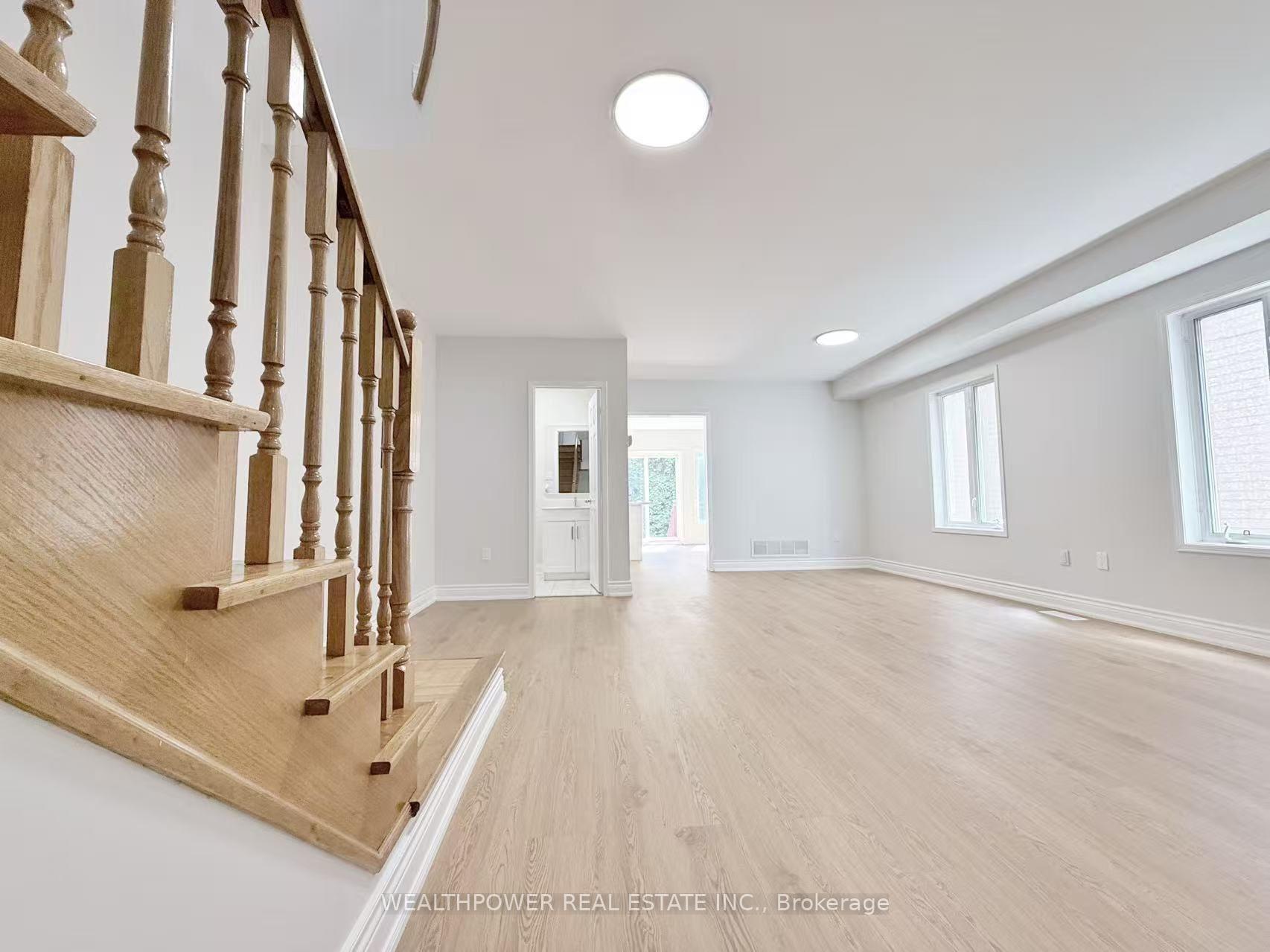 Photo 2 of 567 Summer Park Crescent, Mississauga, Fairview — HOMEH