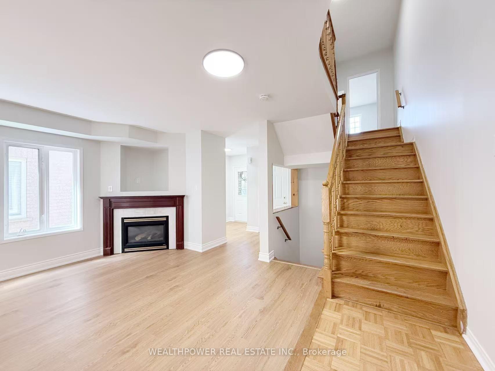 Photo 3 of 567 Summer Park Crescent, Mississauga, Fairview — HOMEH
