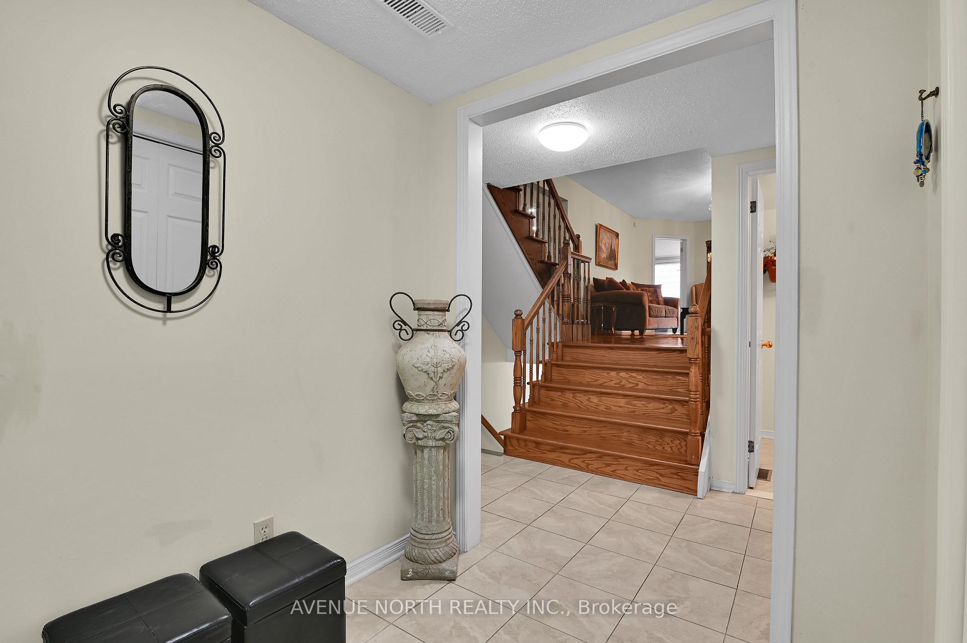 Photo 5 of 48 Hackett Street, Ottawa, Hunt Club Woods — HOMEH