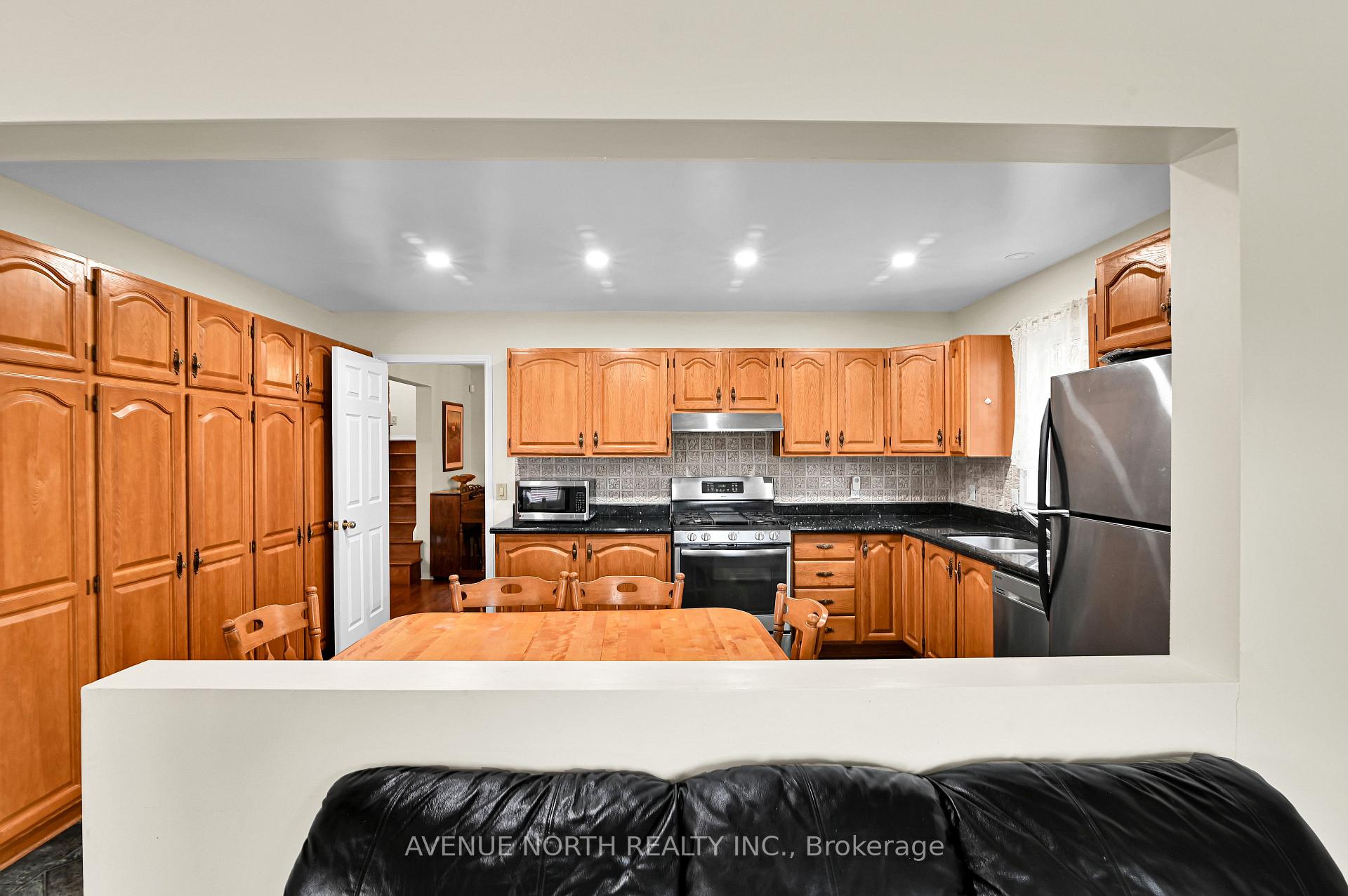 Photo 12 of 48 Hackett Street, Ottawa, Hunt Club Woods — HOMEH