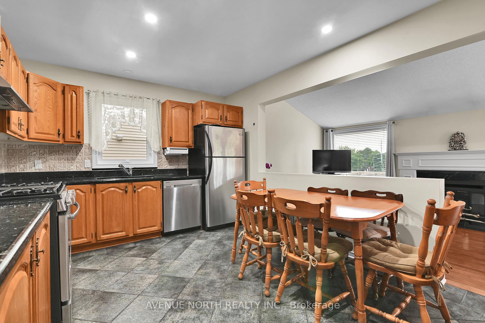 Photo 14 of 48 Hackett Street, Ottawa, Hunt Club Woods — HOMEH