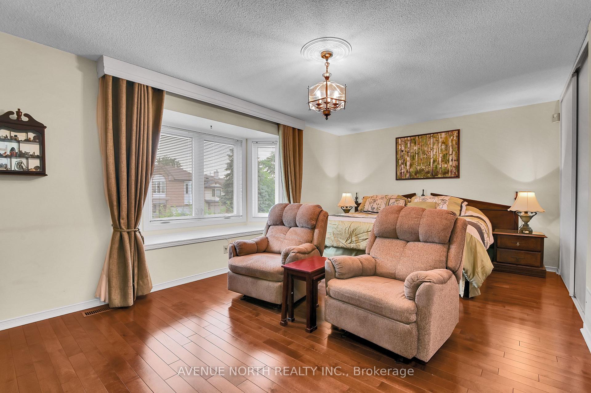 Photo 17 of 48 Hackett Street, Ottawa, Hunt Club Woods — HOMEH