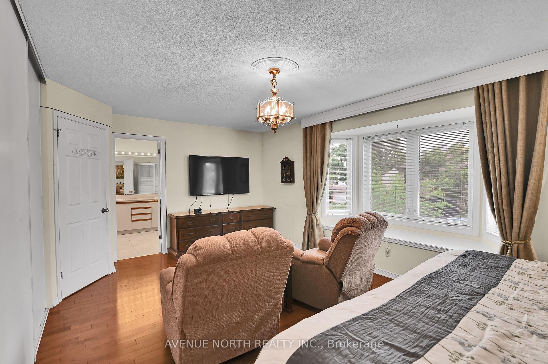 Photo 18 of 48 Hackett Street, Ottawa, Hunt Club Woods — HOMEH