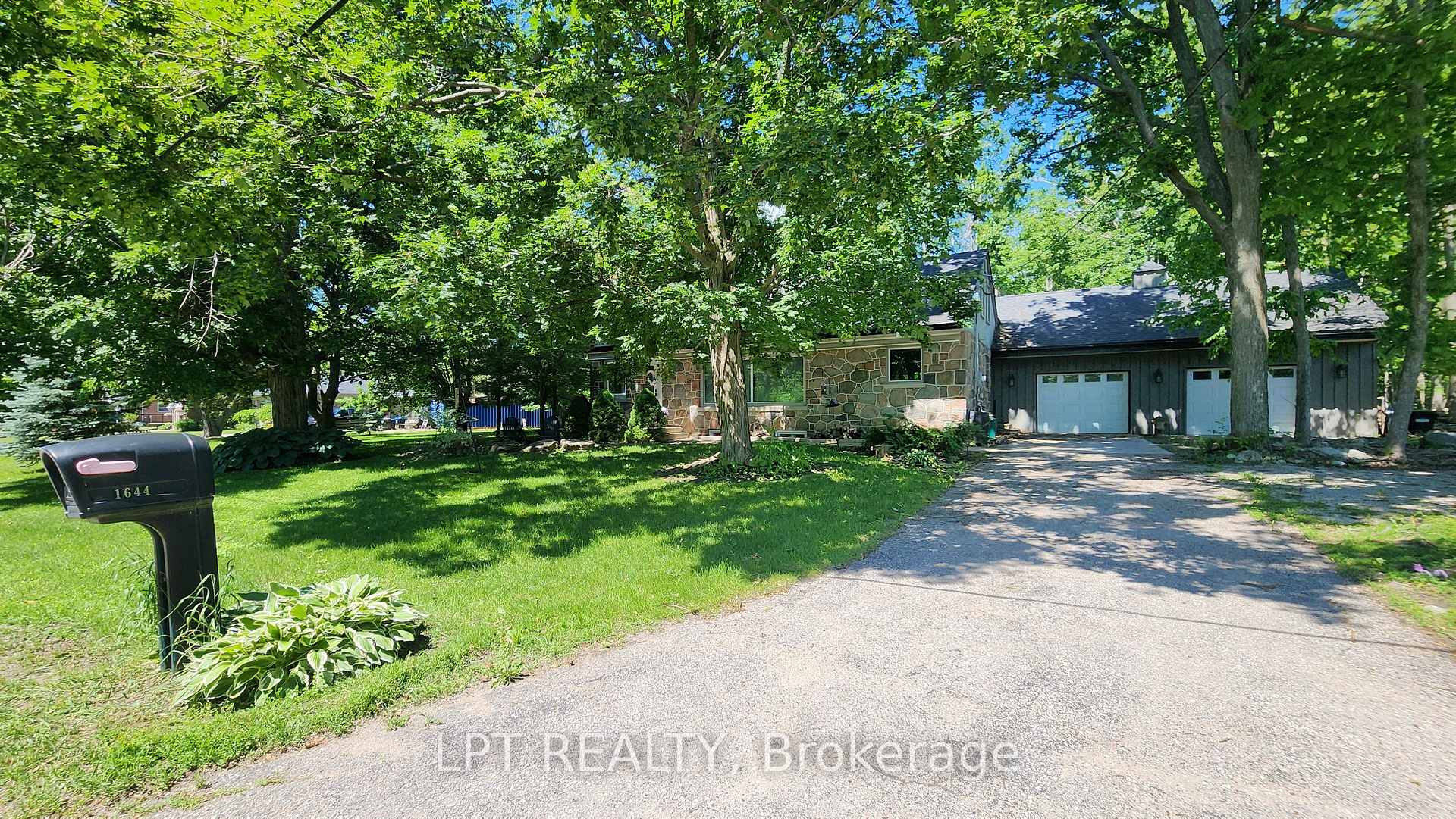 Photo of 1644 Ridge Road E