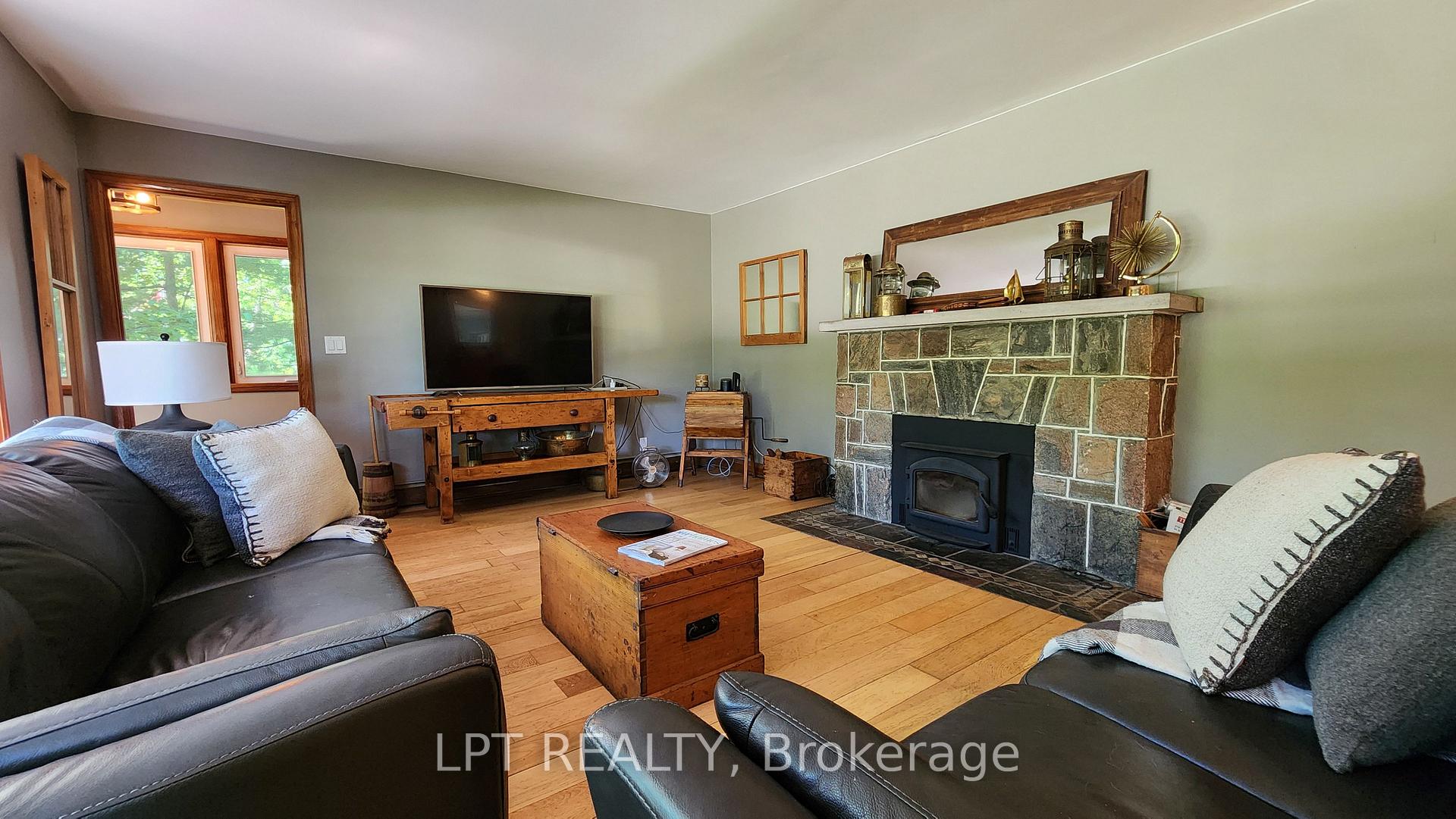 Photo 3 of 1644 Ridge Road E, Oro-Medonte, Hawkestone — HOMEH