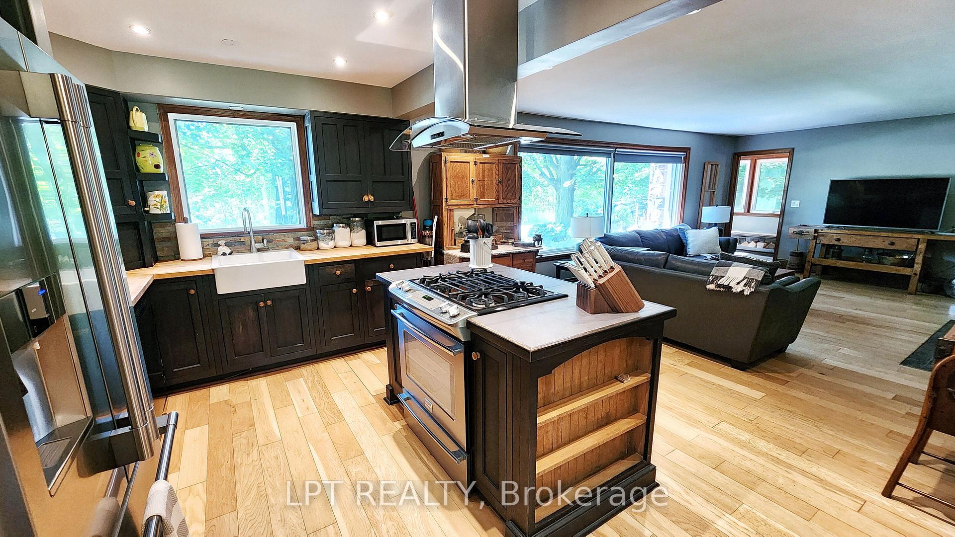 Photo 6 of 1644 Ridge Road E, Oro-Medonte, Hawkestone — HOMEH
