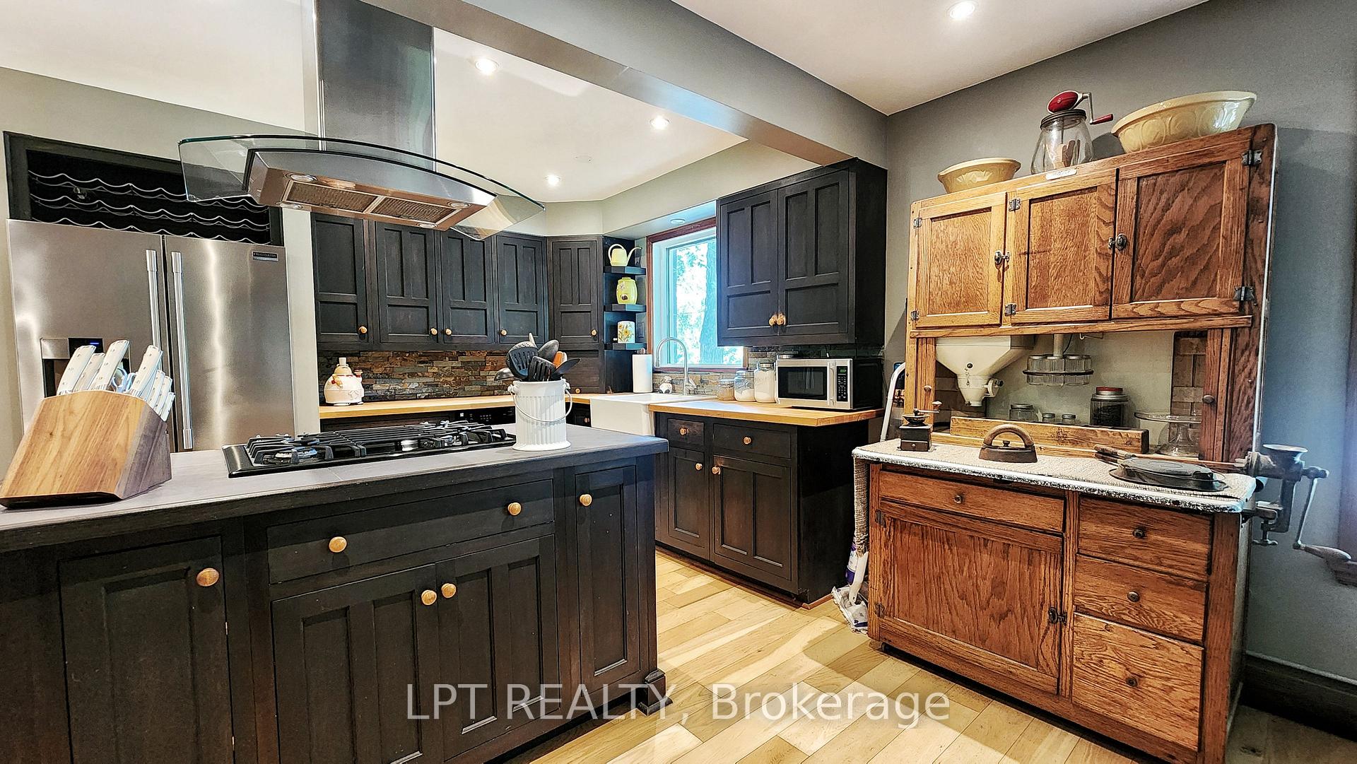 Photo 7 of 1644 Ridge Road E, Oro-Medonte, Hawkestone — HOMEH