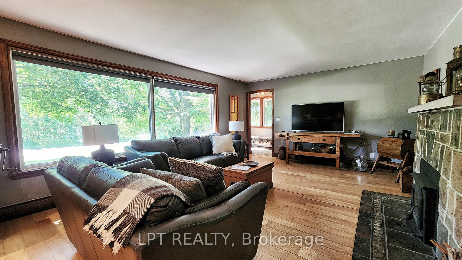 Photo 5 of 1644 Ridge Road E, Oro-Medonte, Hawkestone — HOMEH