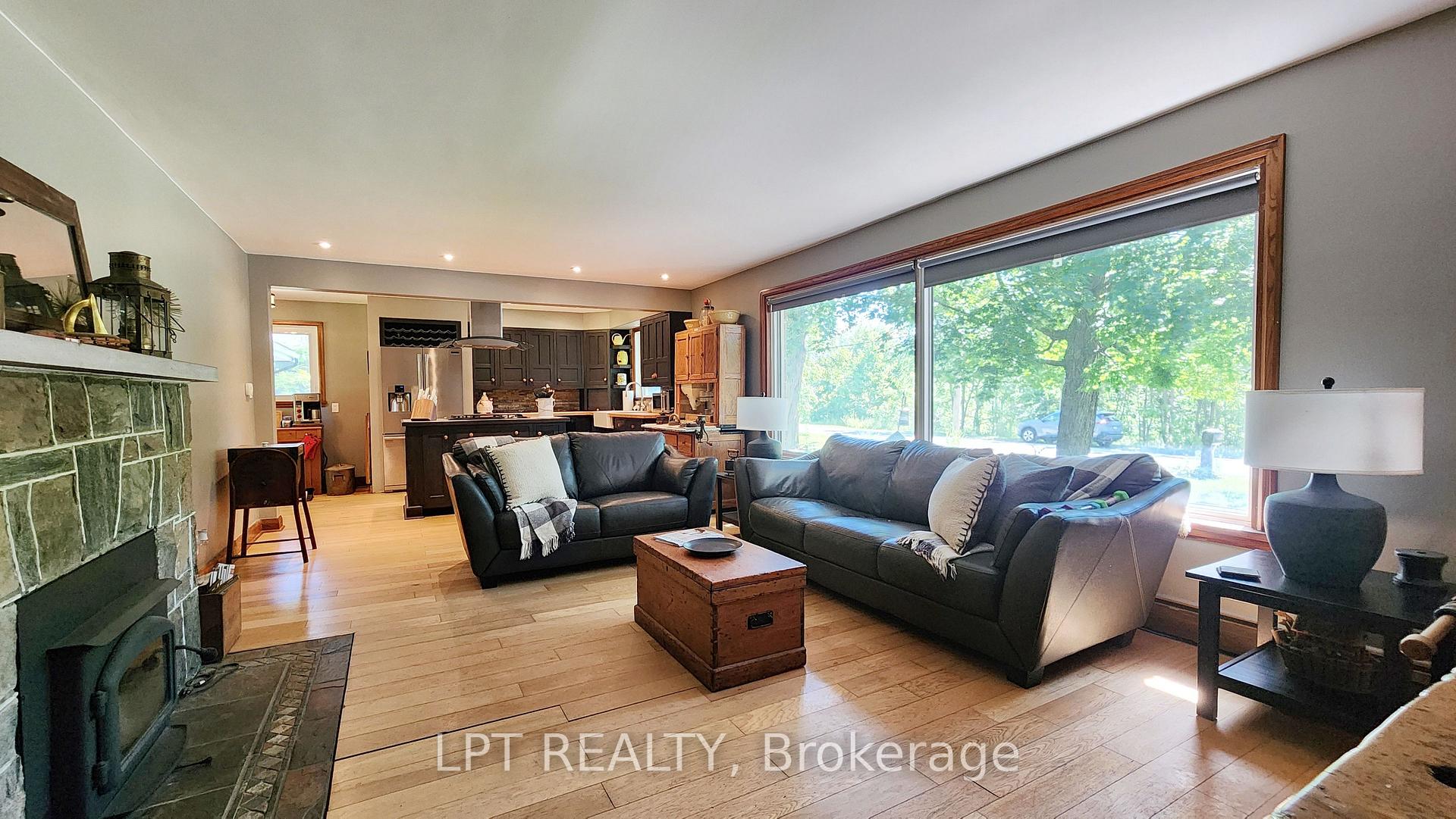 Photo 4 of 1644 Ridge Road E, Oro-Medonte, Hawkestone — HOMEH