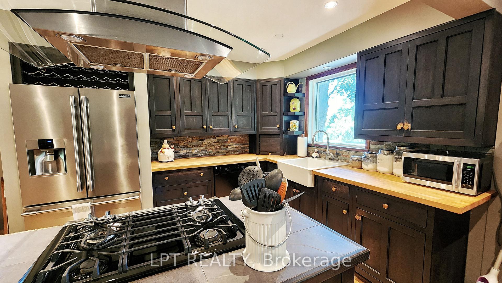 Photo 8 of 1644 Ridge Road E, Oro-Medonte, Hawkestone — HOMEH