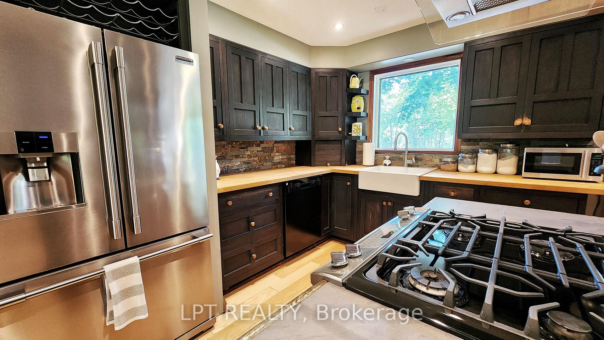 Photo 9 of 1644 Ridge Road E, Oro-Medonte, Hawkestone — HOMEH