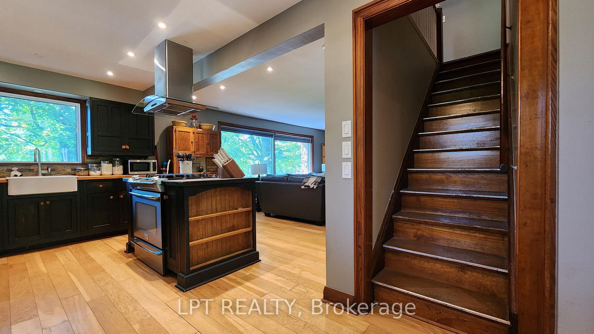 Photo 11 of 1644 Ridge Road E, Oro-Medonte, Hawkestone — HOMEH