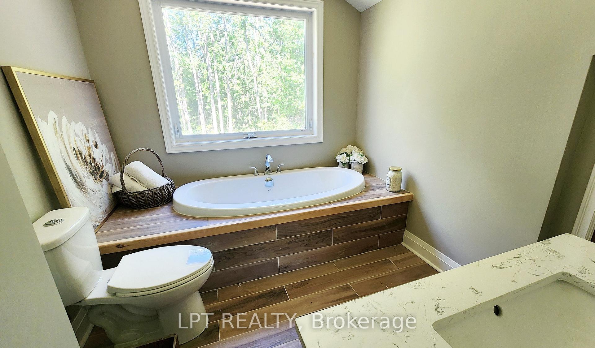 Photo 13 of 1644 Ridge Road E, Oro-Medonte, Hawkestone — HOMEH