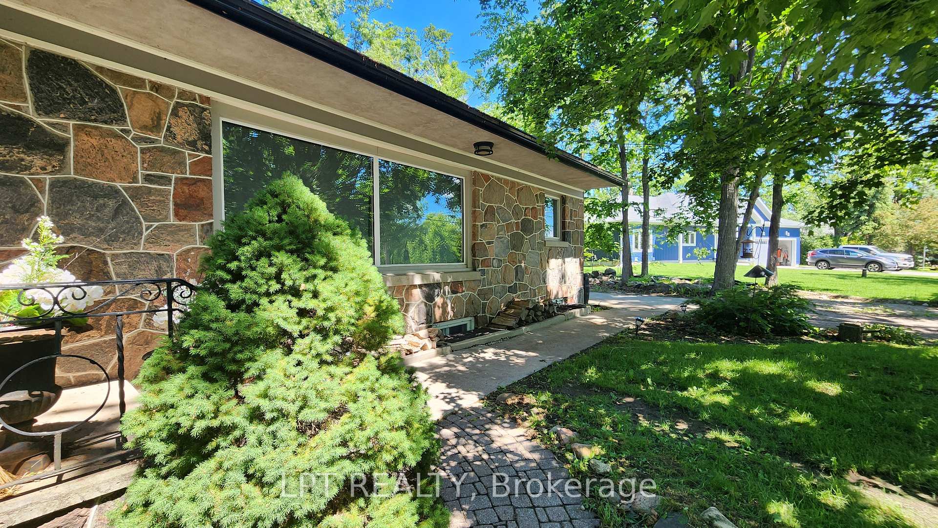 Photo 23 of 1644 Ridge Road E, Oro-Medonte, Hawkestone — HOMEH