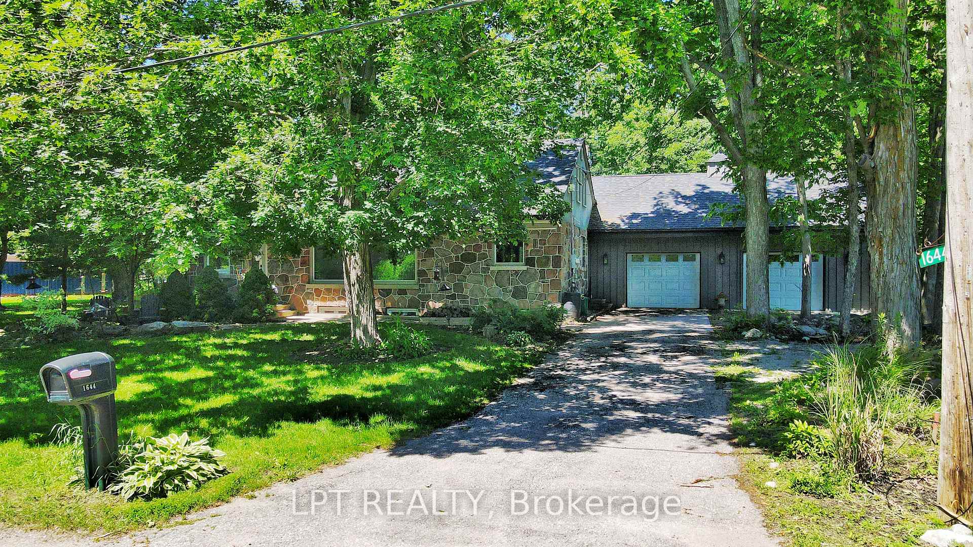 Photo 24 of 1644 Ridge Road E, Oro-Medonte, Hawkestone — HOMEH
