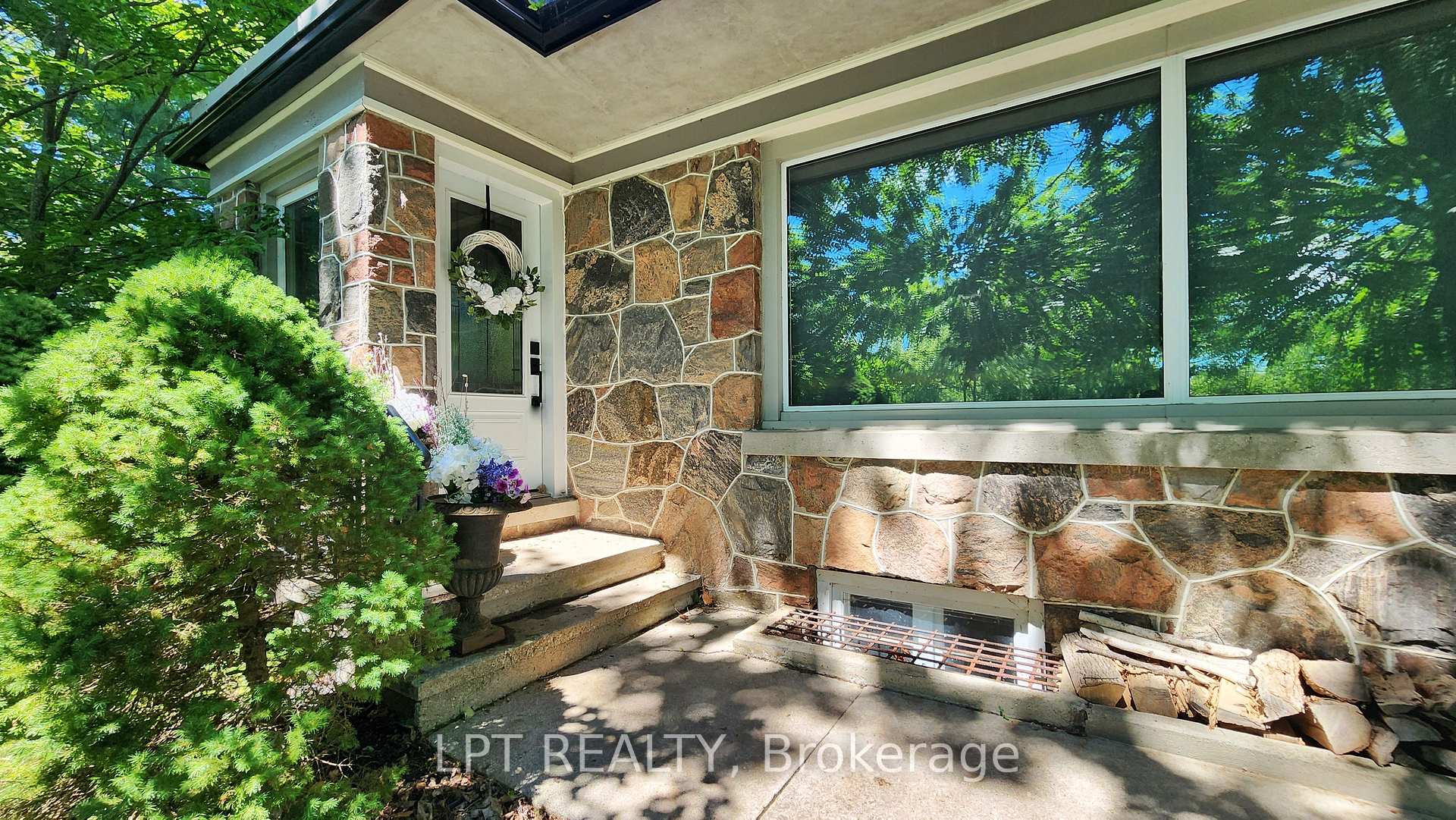 Photo 25 of 1644 Ridge Road E, Oro-Medonte, Hawkestone — HOMEH