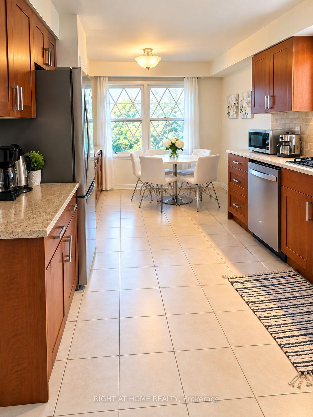 Photo 9 of 7 The Links Road, North York, St. Andrew-Windfields — HOMEH