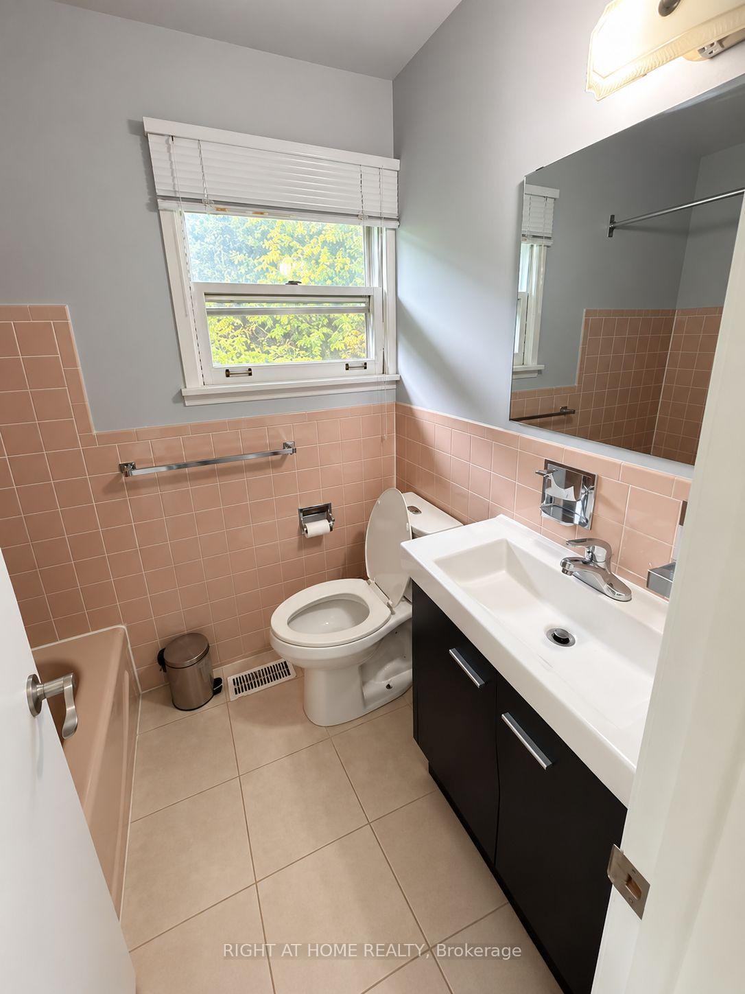 Photo 11 of 7 The Links Road, North York, St. Andrew-Windfields — HOMEH