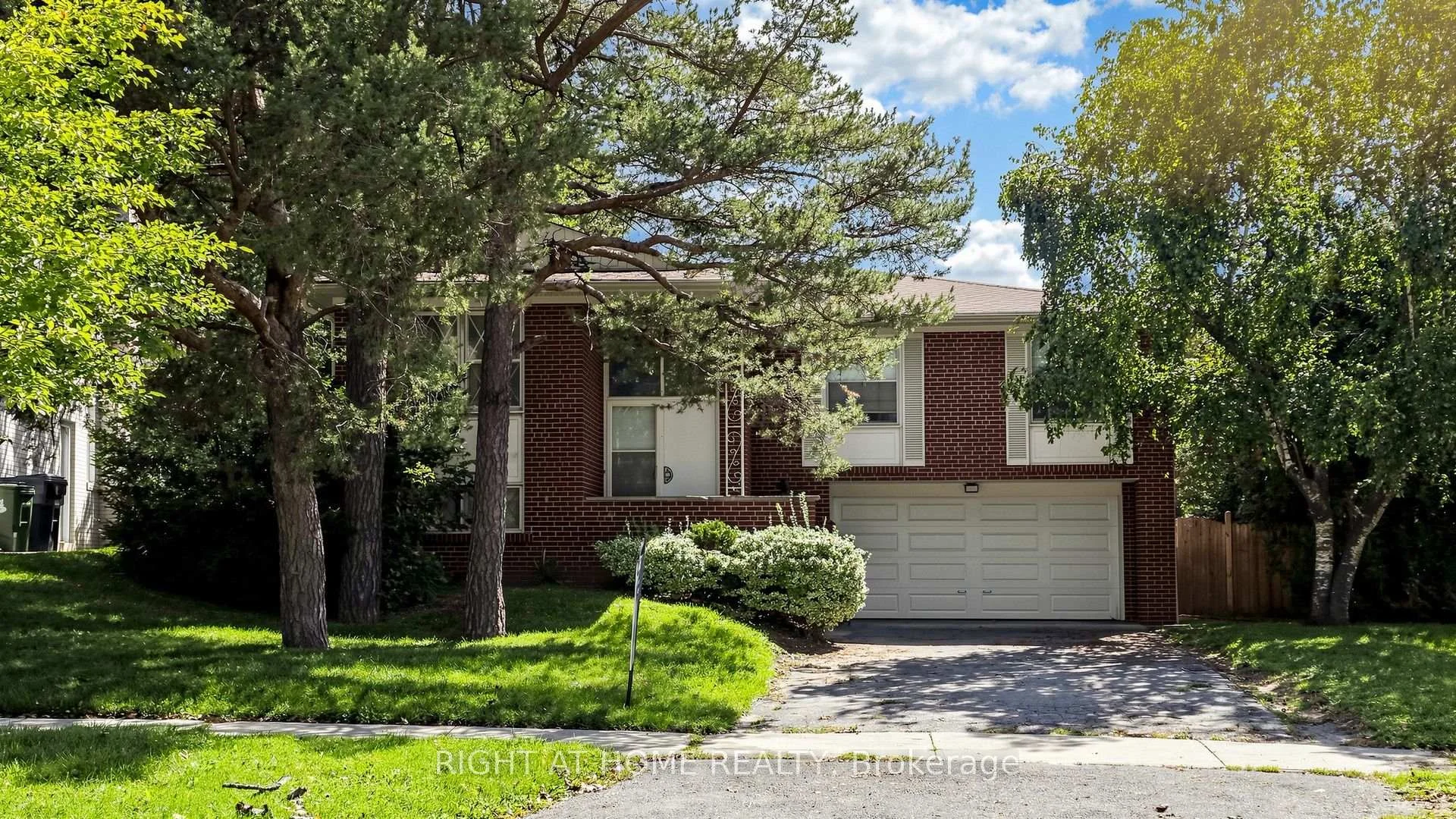 Photo 1 of 7 The Links Road, North York, St. Andrew-Windfields — HOMEH