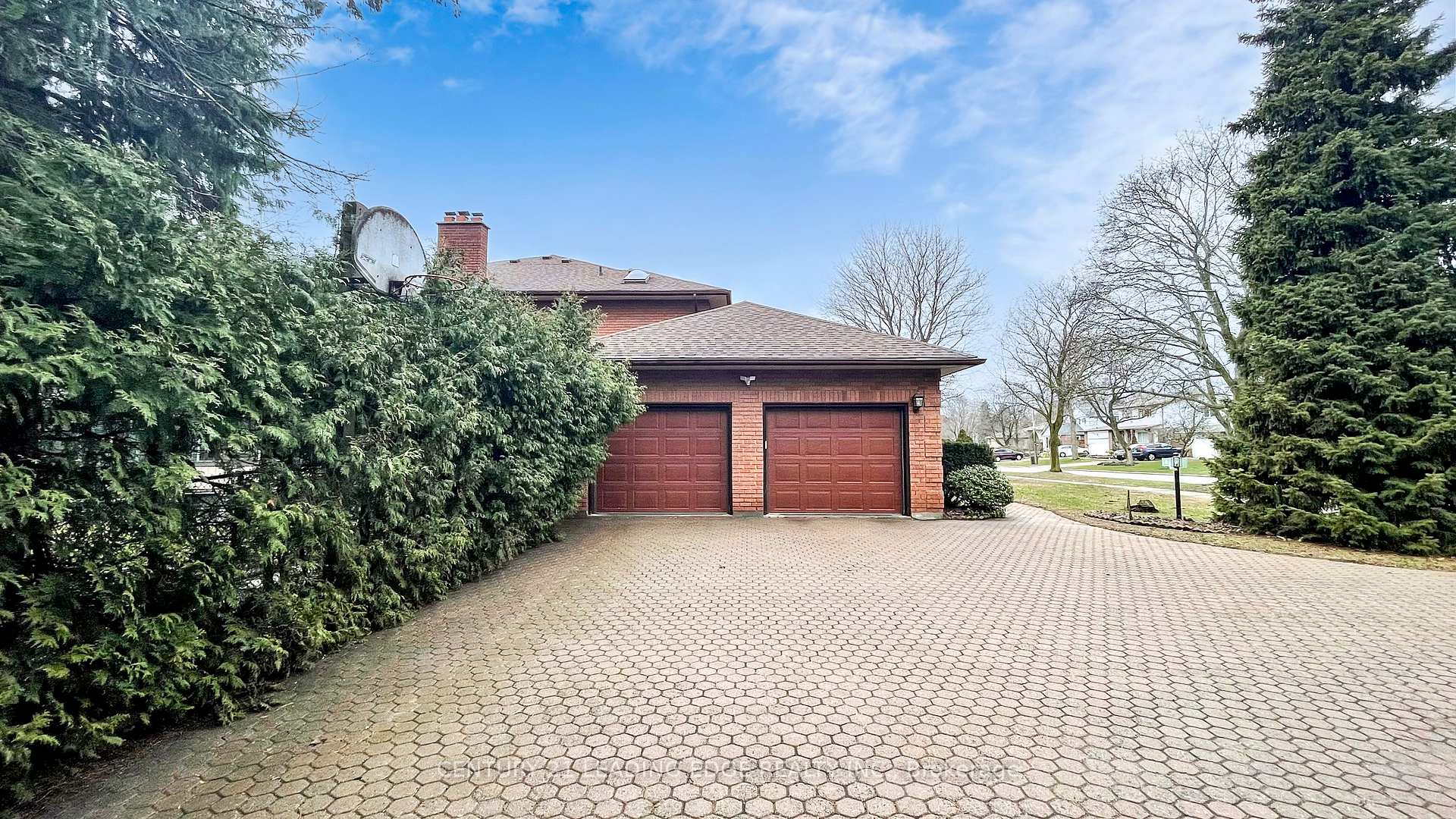 Photo 4 of 1127 Oshawa Boulevard N, Oshawa, Centennial — HOMEH