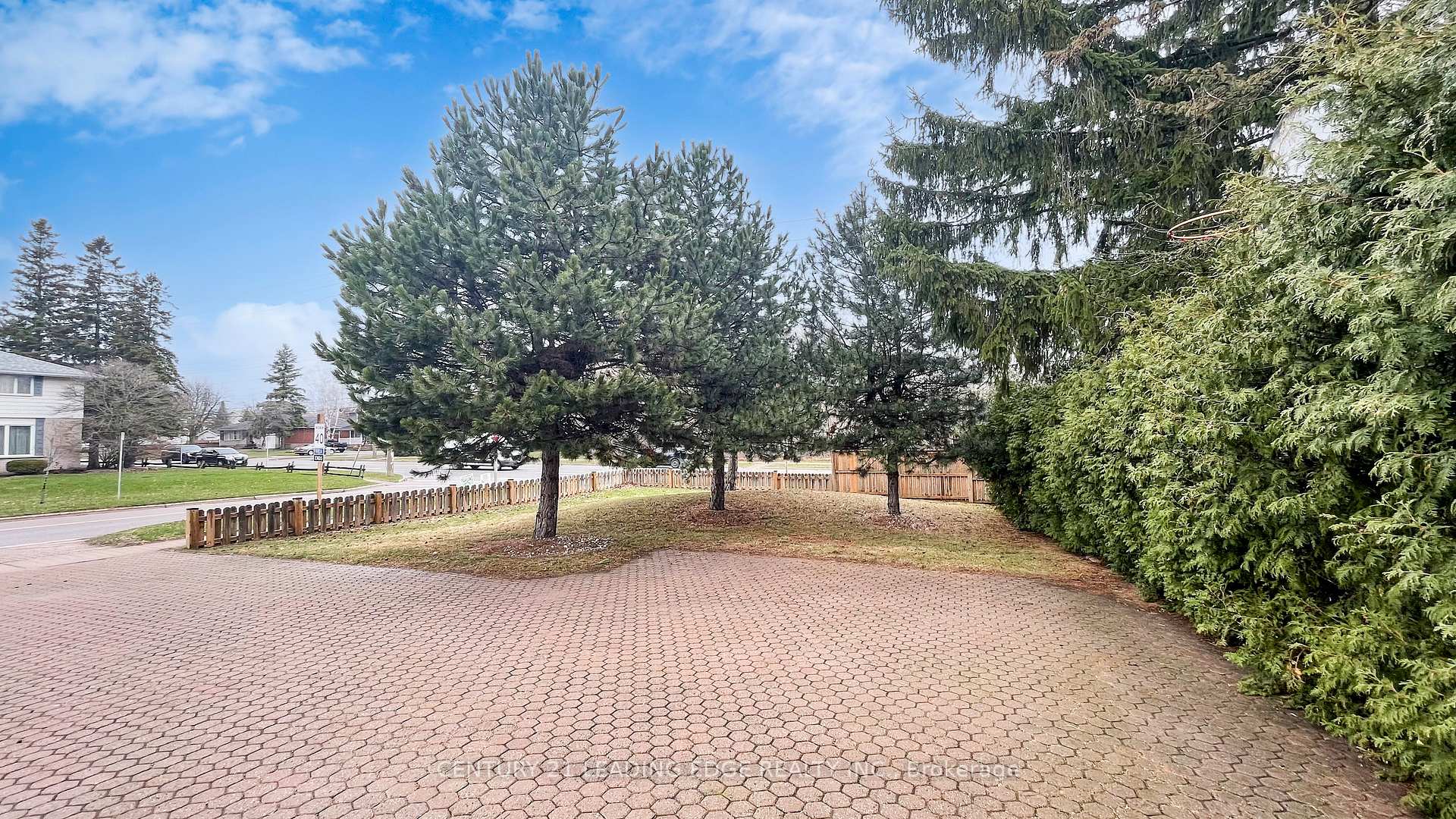 Photo 3 of 1127 Oshawa Boulevard N, Oshawa, Centennial — HOMEH
