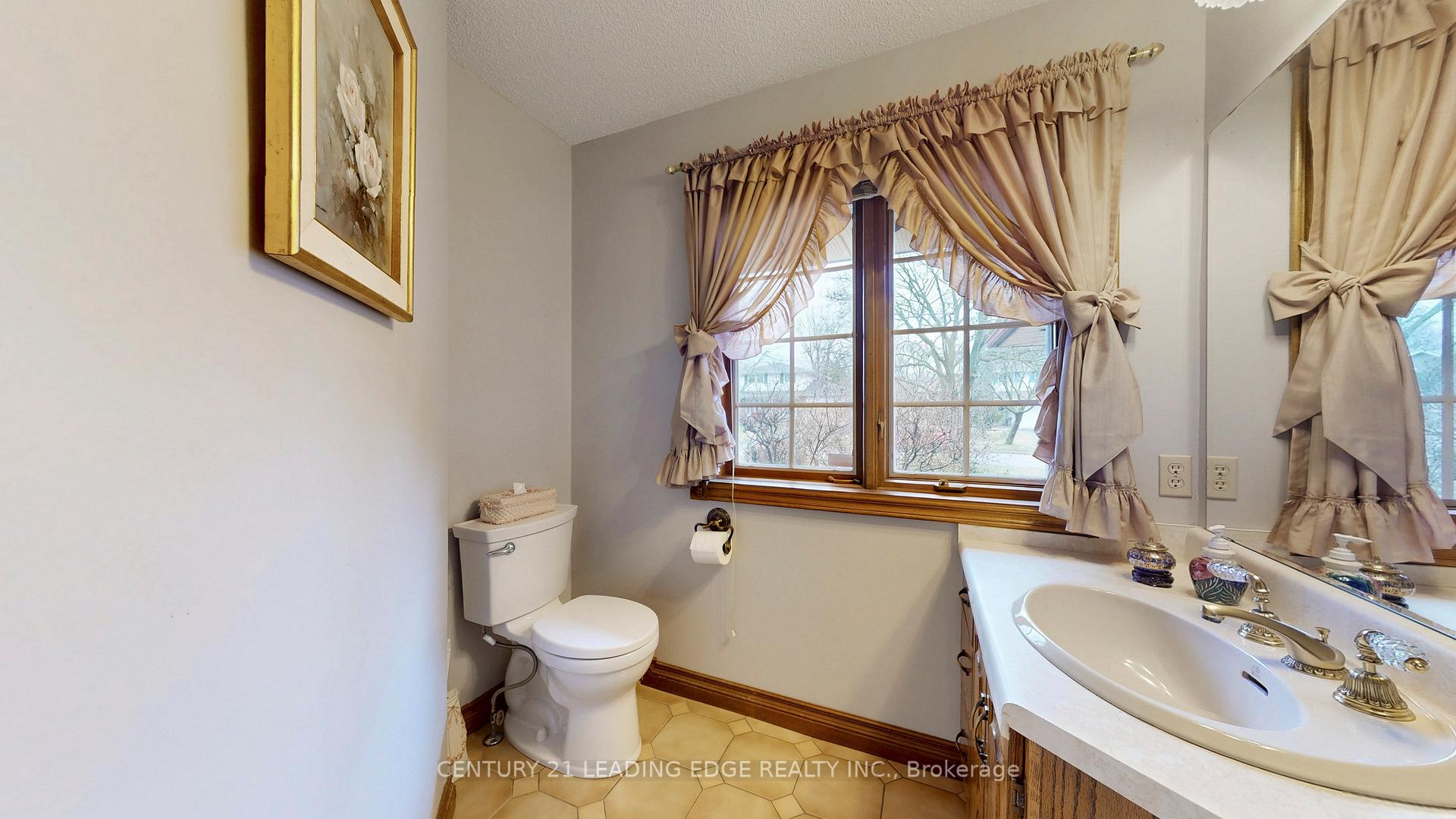 Photo 31 of 1127 Oshawa Boulevard N, Oshawa, Centennial — HOMEH