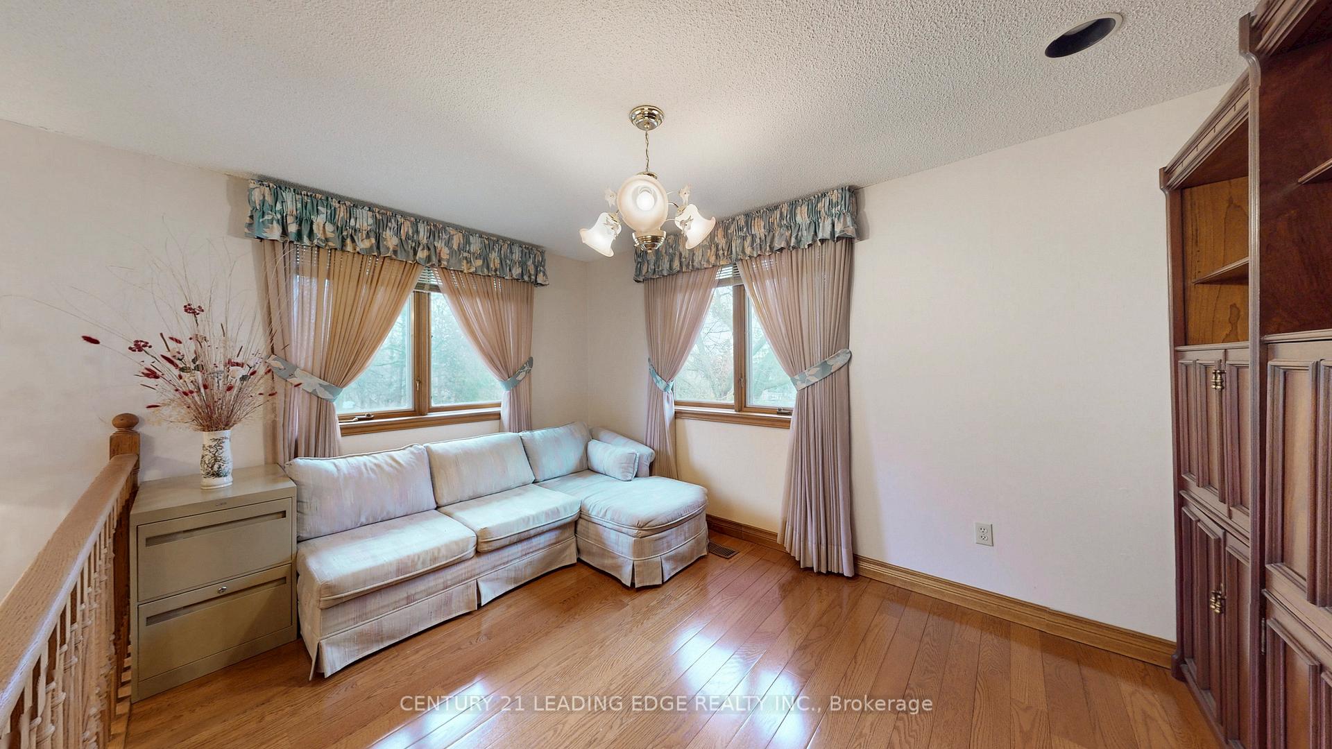 Photo 24 of 1127 Oshawa Boulevard N, Oshawa, Centennial — HOMEH