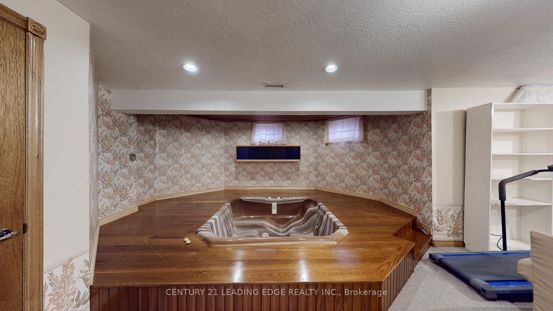 Photo 40 of 1127 Oshawa Boulevard N, Oshawa, Centennial — HOMEH