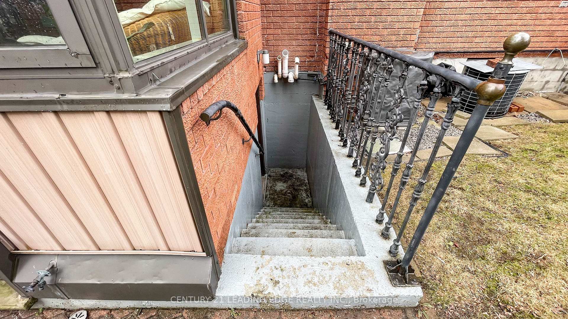 Photo 48 of 1127 Oshawa Boulevard N, Oshawa, Centennial — HOMEH
