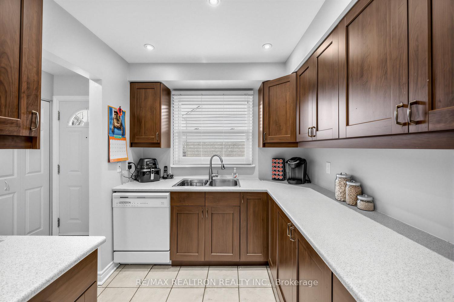 Photo 10 of Unit 1, 6699 Falconer Drive, Mississauga, Streetsville — HOMEH