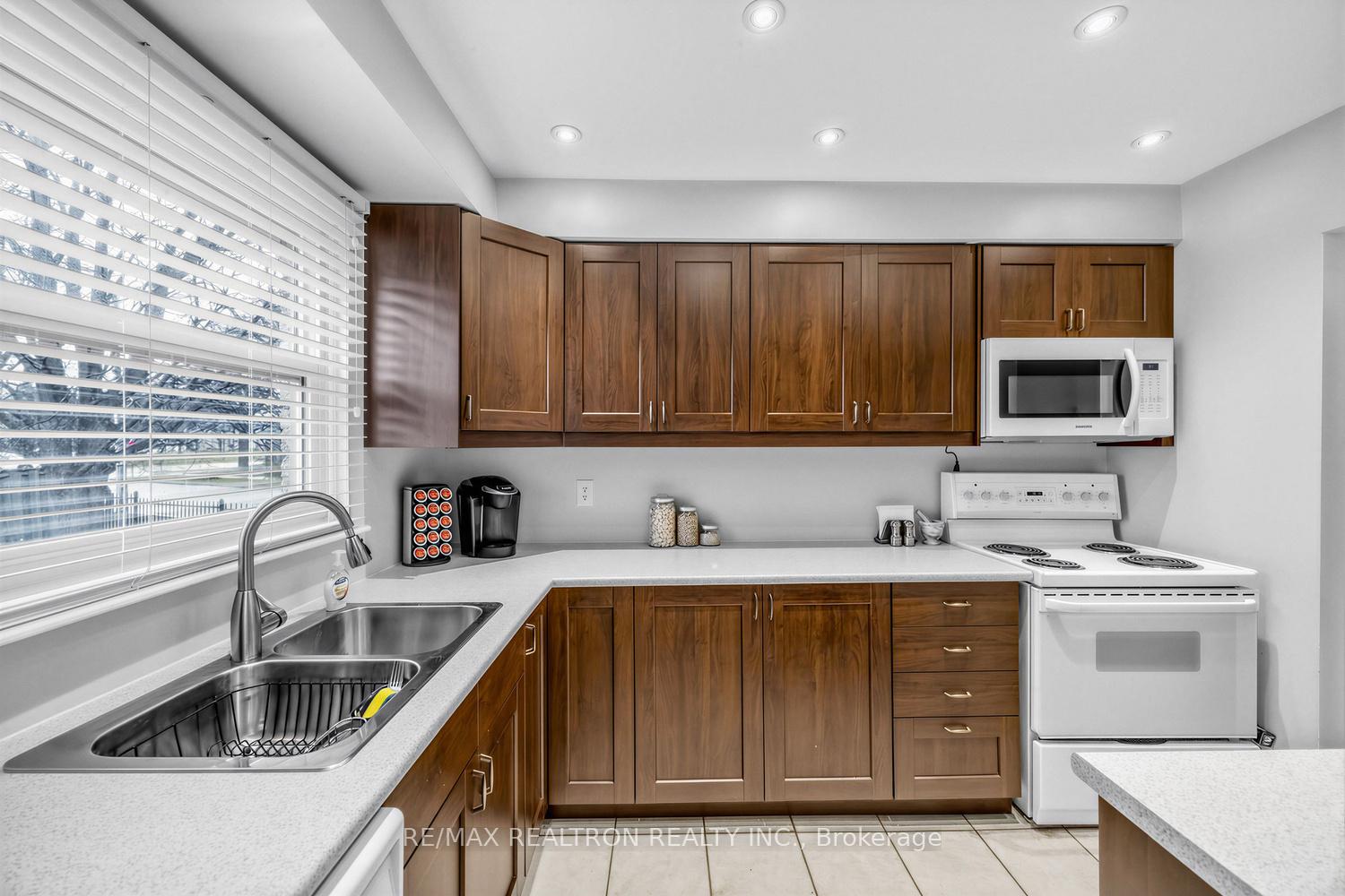 Photo 11 of Unit 1, 6699 Falconer Drive, Mississauga, Streetsville — HOMEH