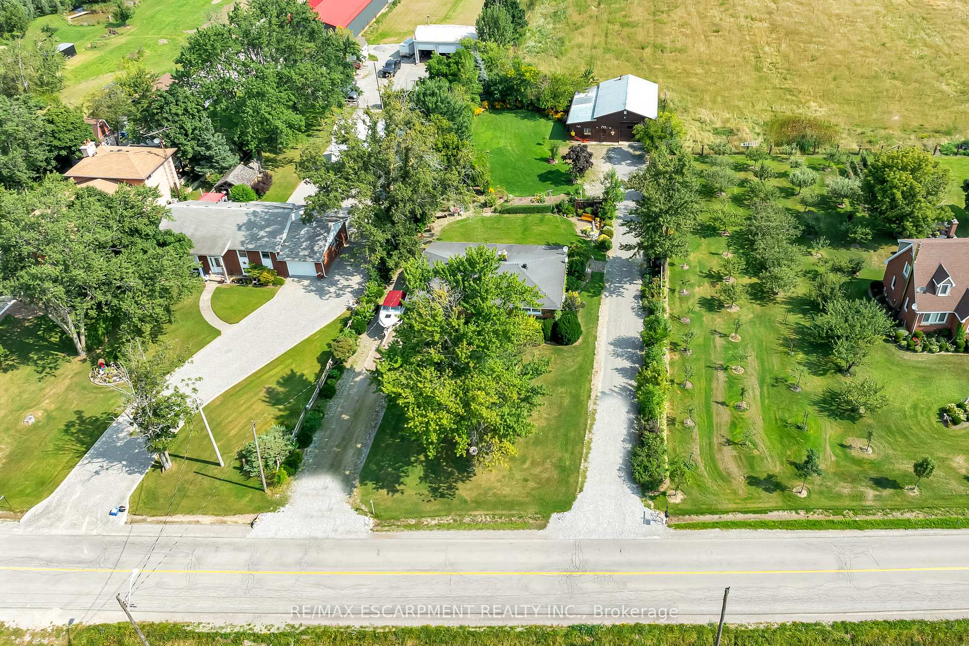Photo 3 of 609 Green Mountain Road E, Hamilton, Rural Stoney Creek — HOMEH