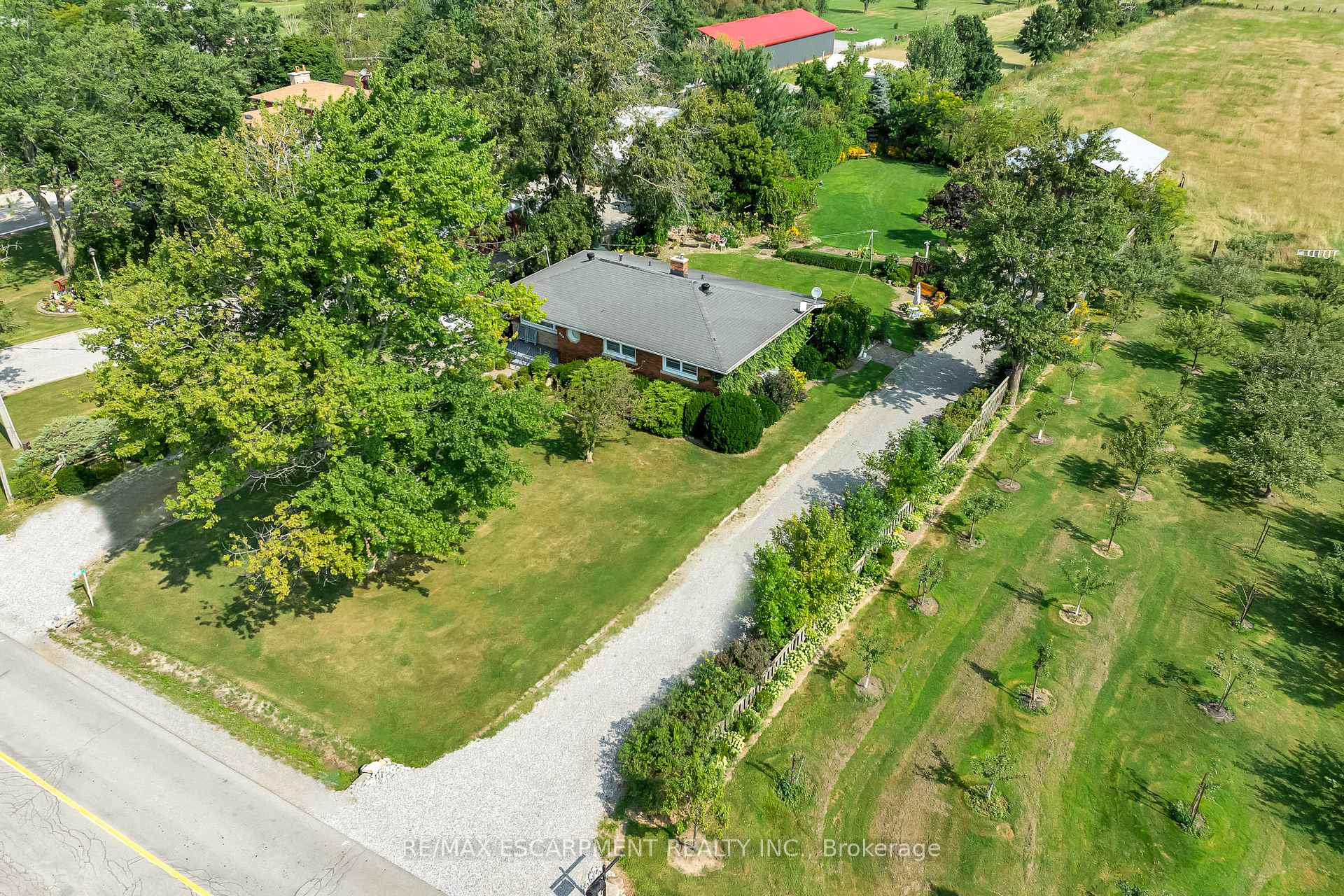 Photo 4 of 609 Green Mountain Road E, Hamilton, Rural Stoney Creek — HOMEH