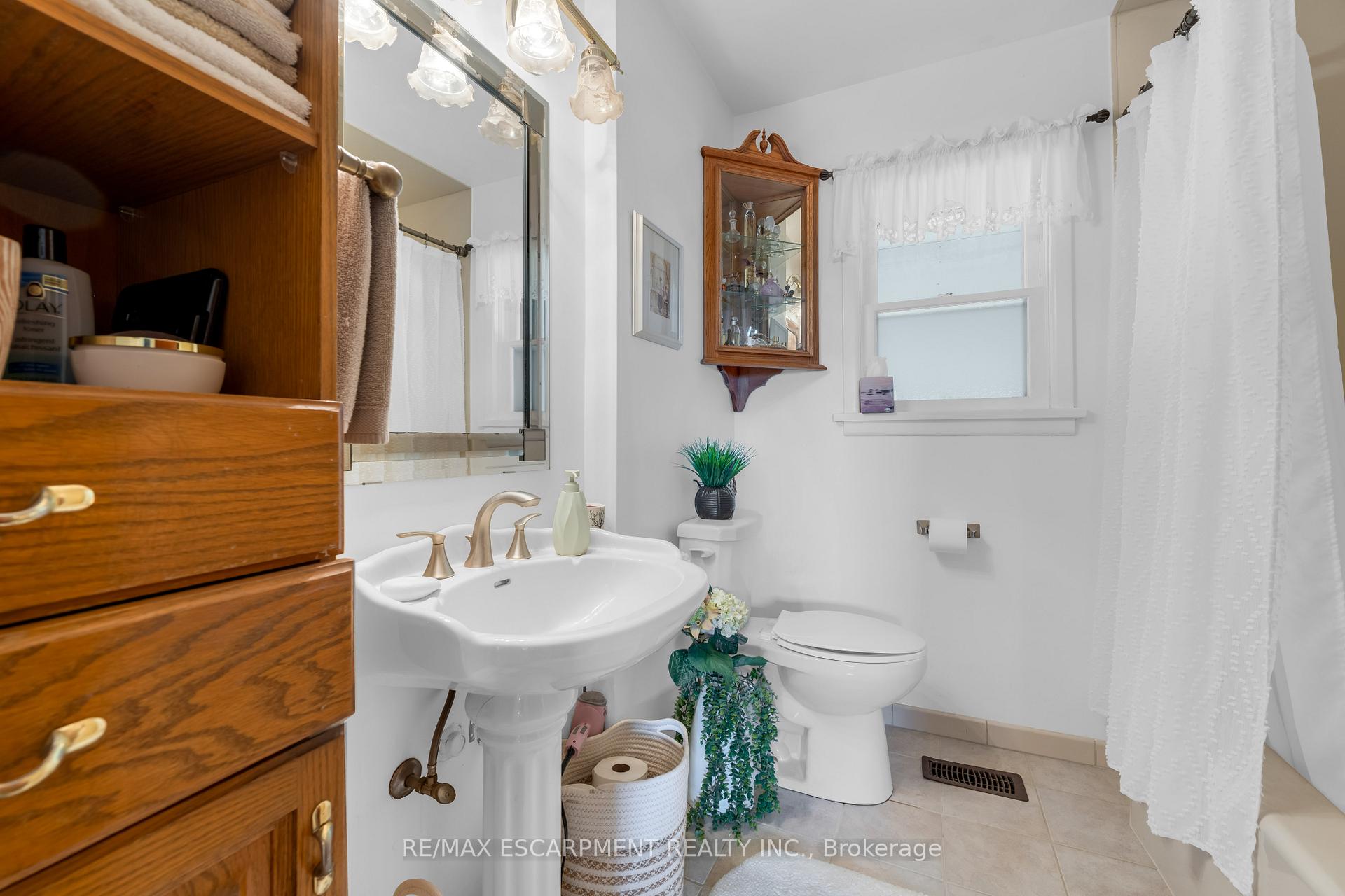 Photo 14 of 609 Green Mountain Road E, Hamilton, Rural Stoney Creek — HOMEH