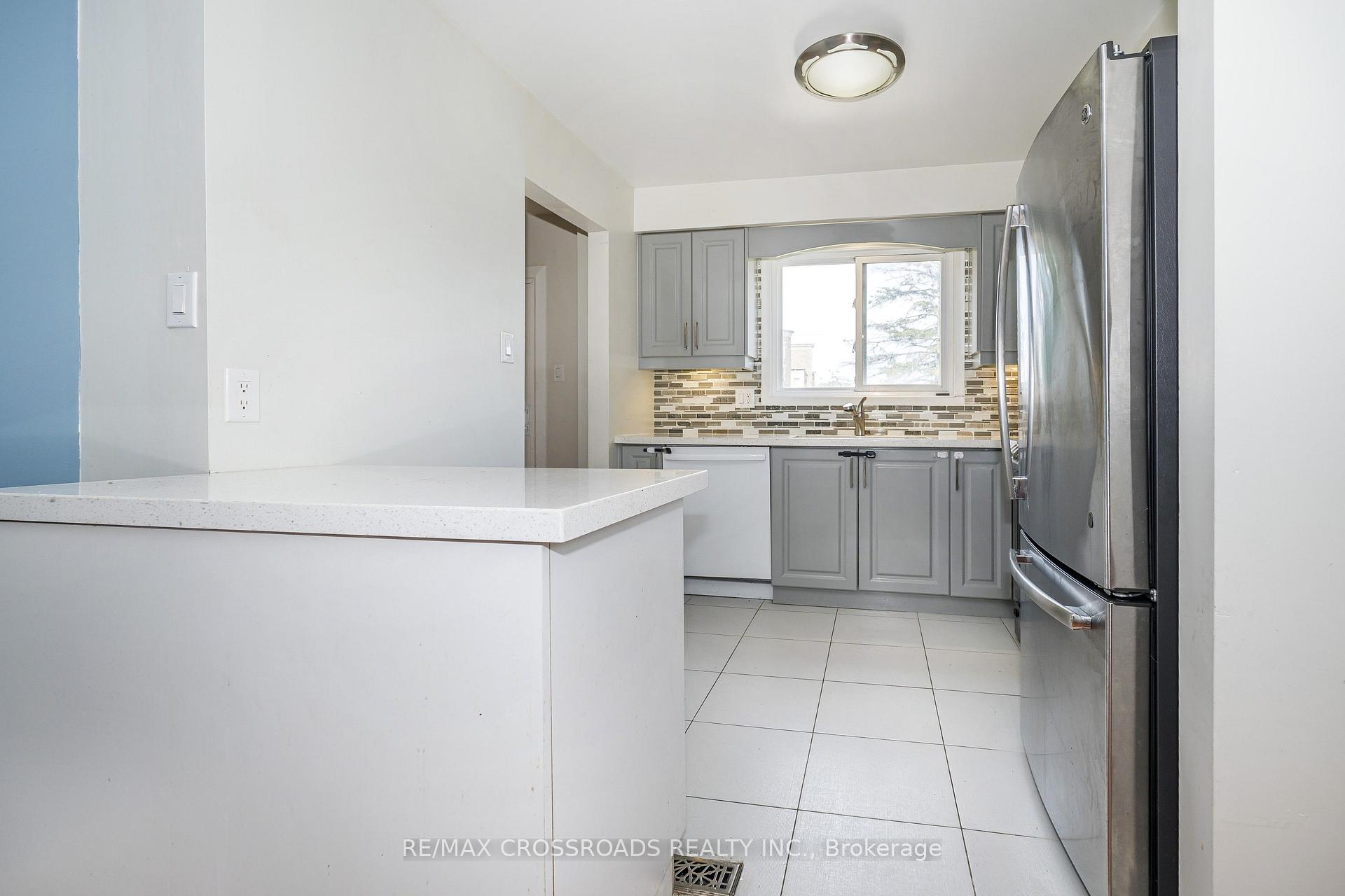 Photo 12 of Unit Main/2nd, 34 Blue Anchor Trail, Scarborough, Rouge — HOMEH