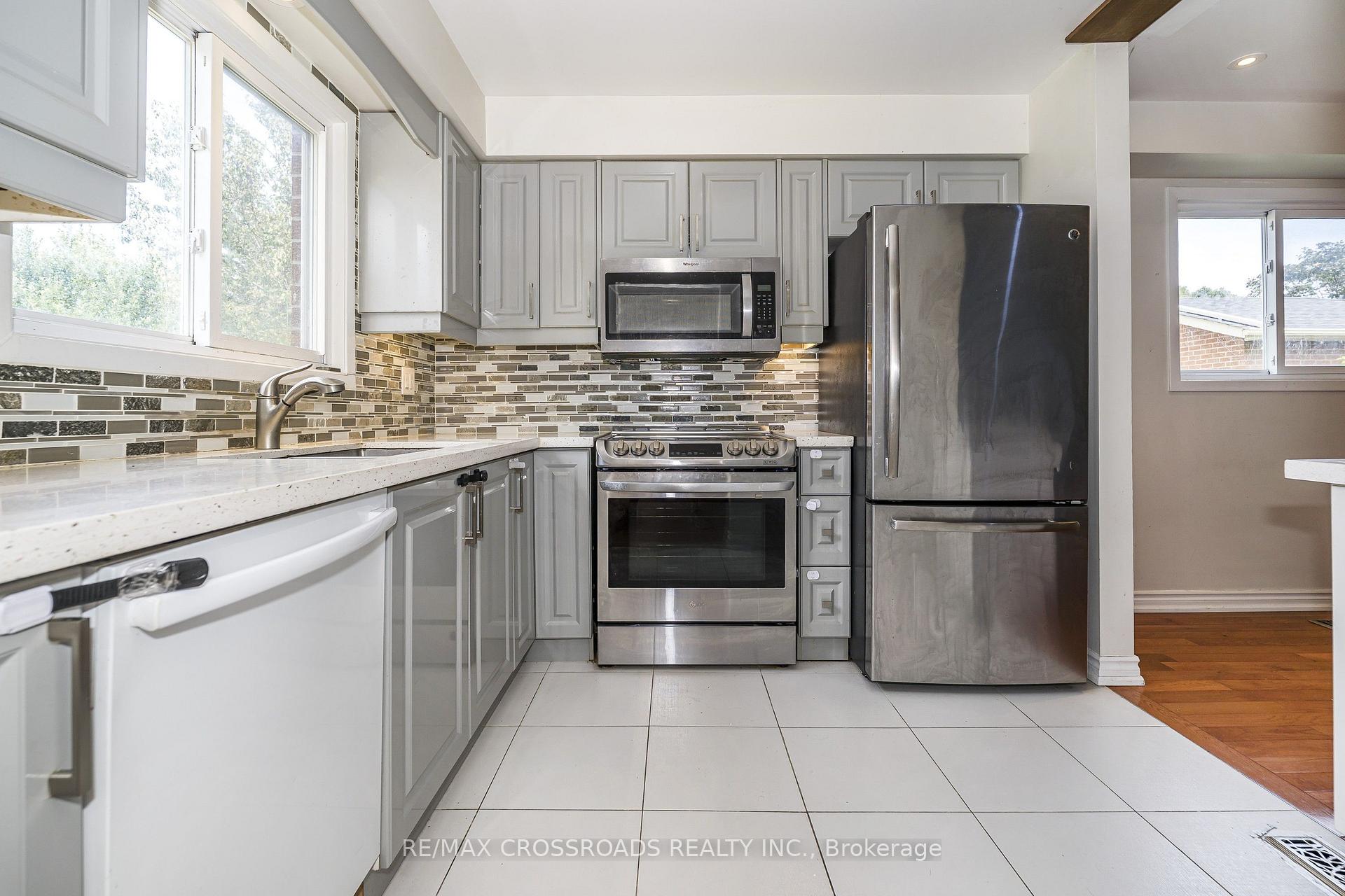 Photo 14 of Unit Main/2nd, 34 Blue Anchor Trail, Scarborough, Rouge — HOMEH