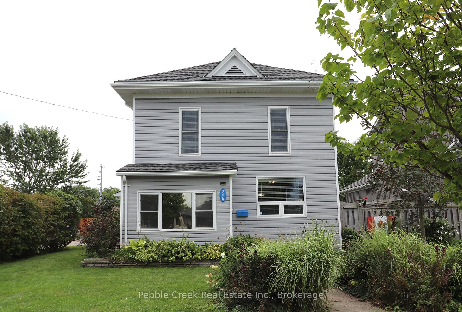Photo of 206 Picton Street E