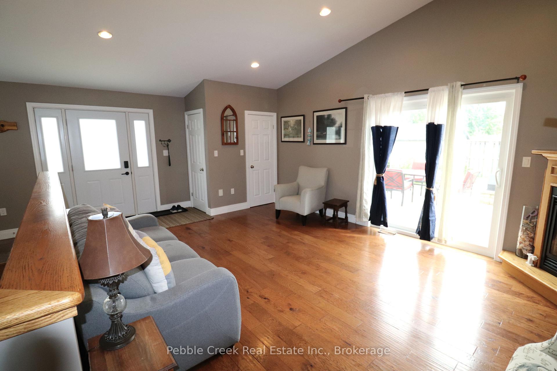 Photo 7 of 206 Picton Street E, Goderich, Goderich (Town) — HOMEH