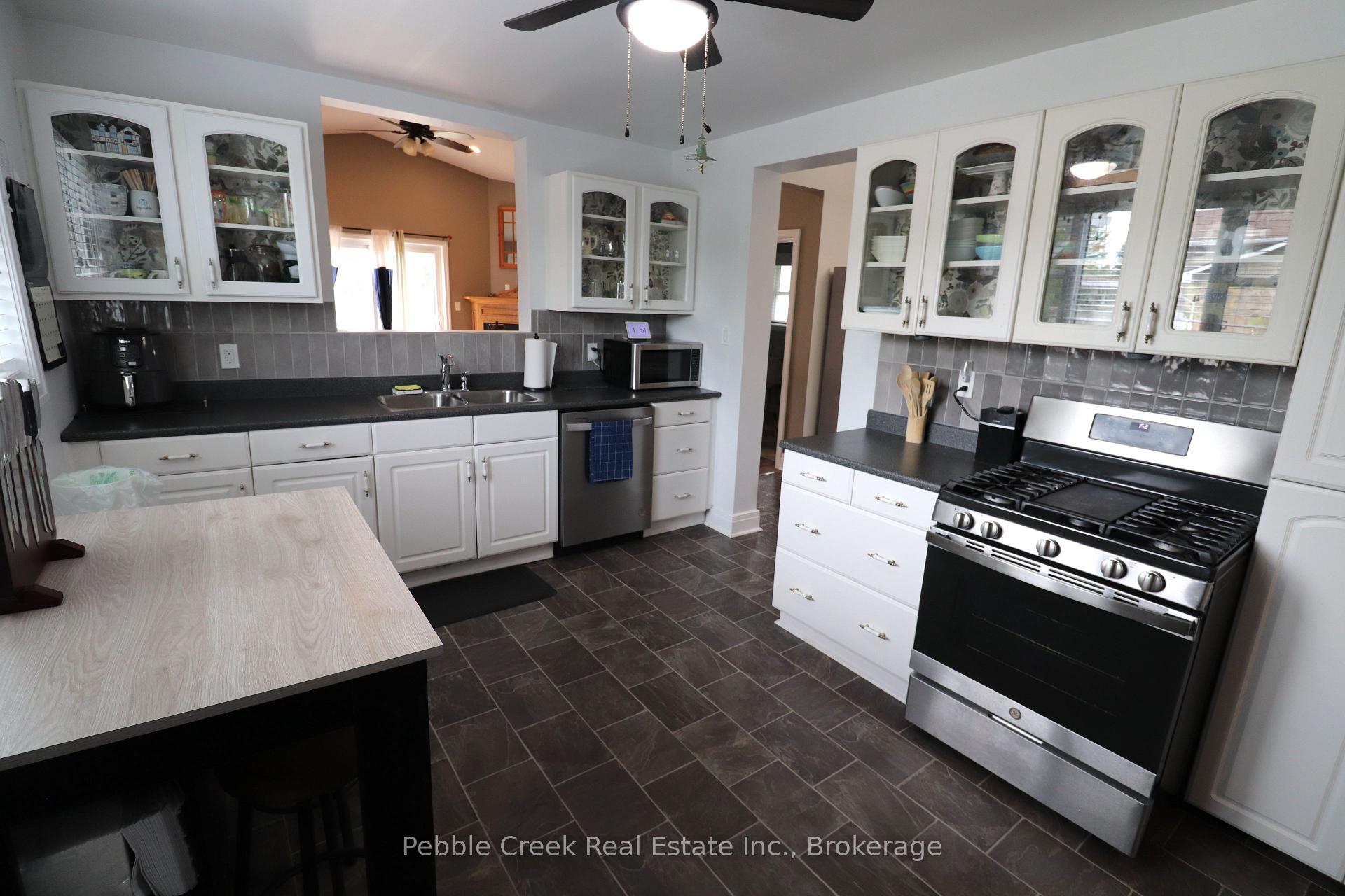 Photo 22 of 206 Picton Street E, Goderich, Goderich (Town) — HOMEH