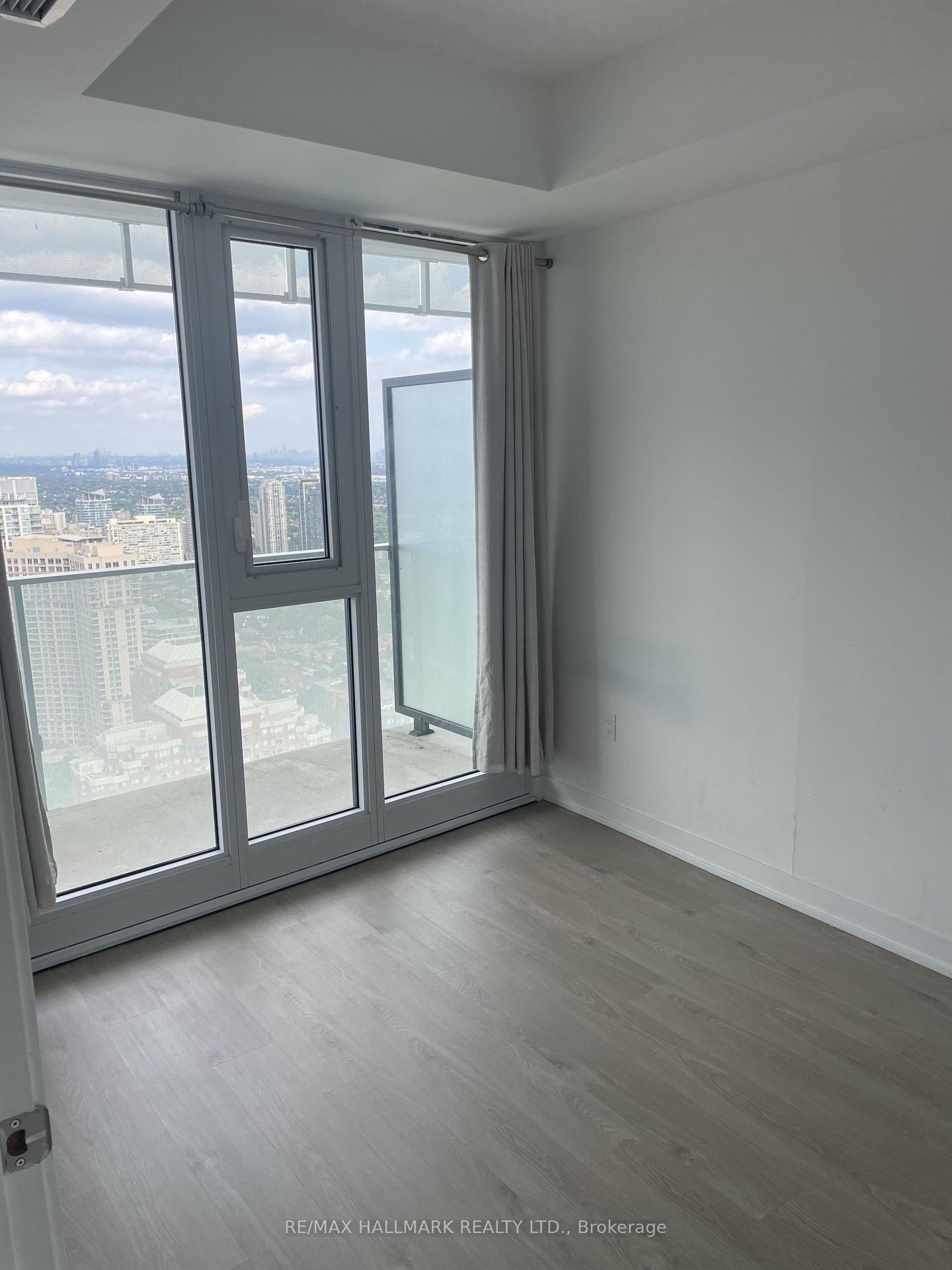 Photo 5 of Unit 4111, 3900 Confederation Parkway, Mississauga, City Centre — HOMEH