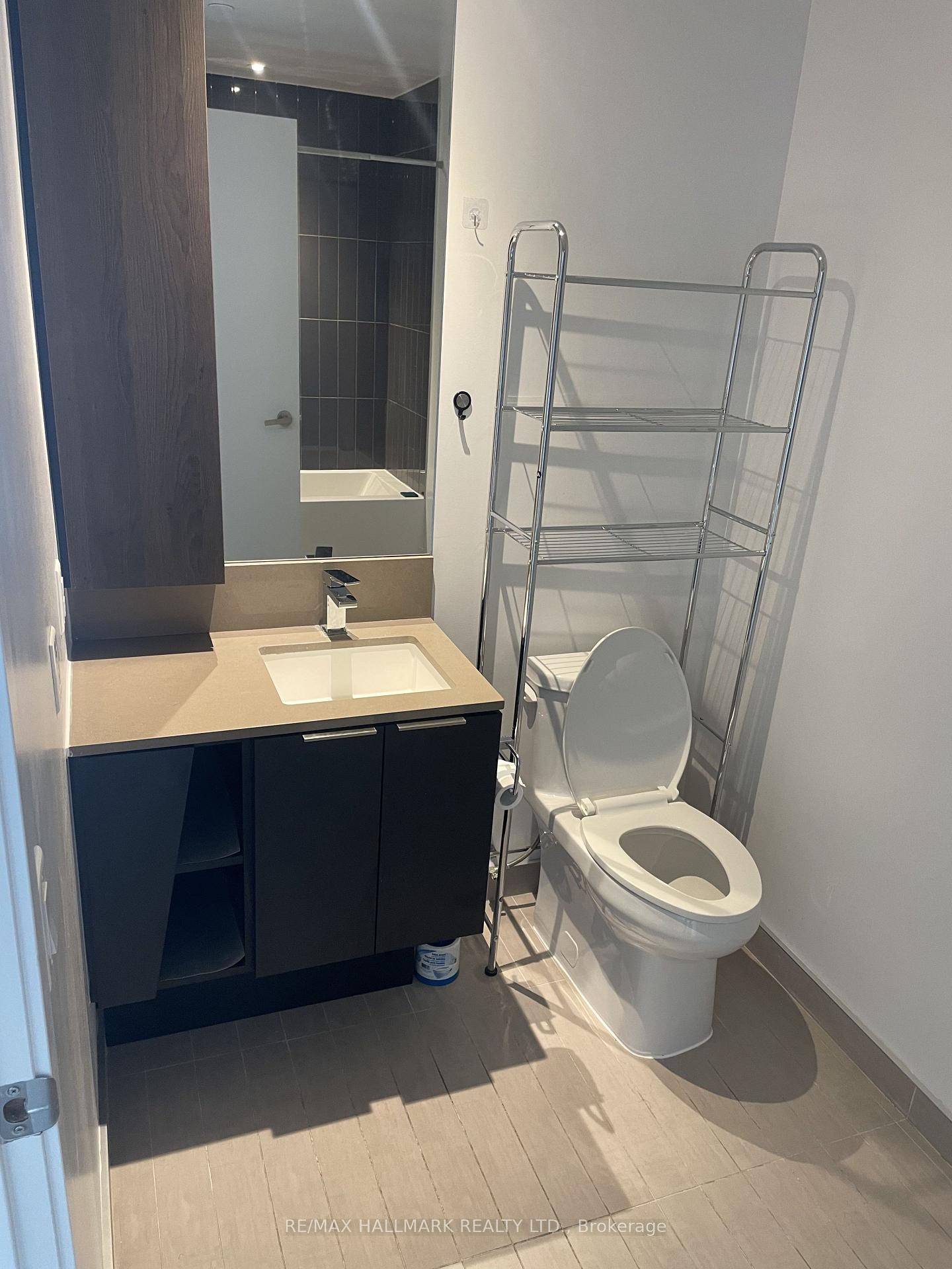 Photo 11 of Unit 4111, 3900 Confederation Parkway, Mississauga, City Centre — HOMEH