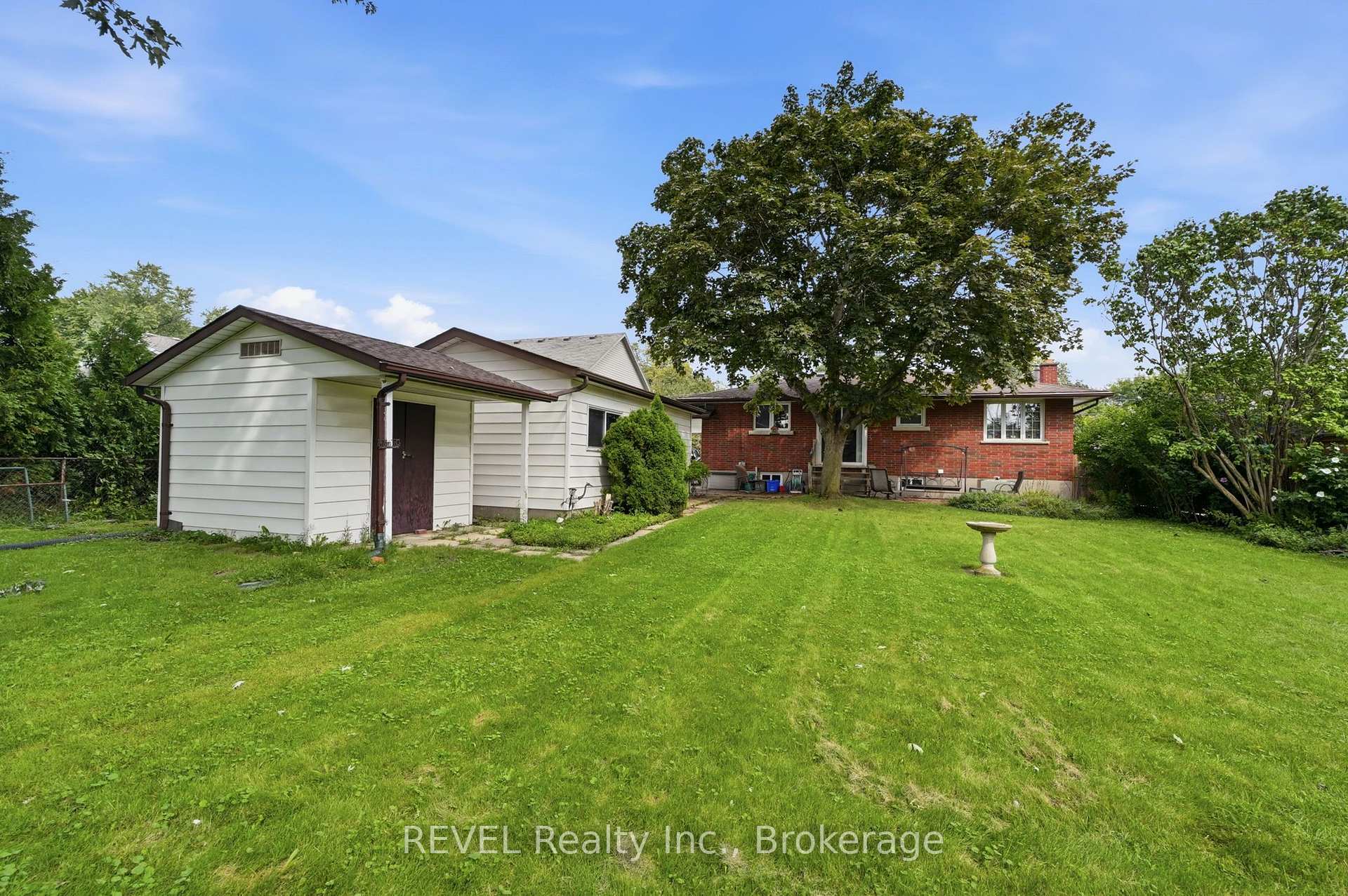 Photo 7 of 563 Bunting Road, St. Catharines, Bunting/Linwell — HOMEH