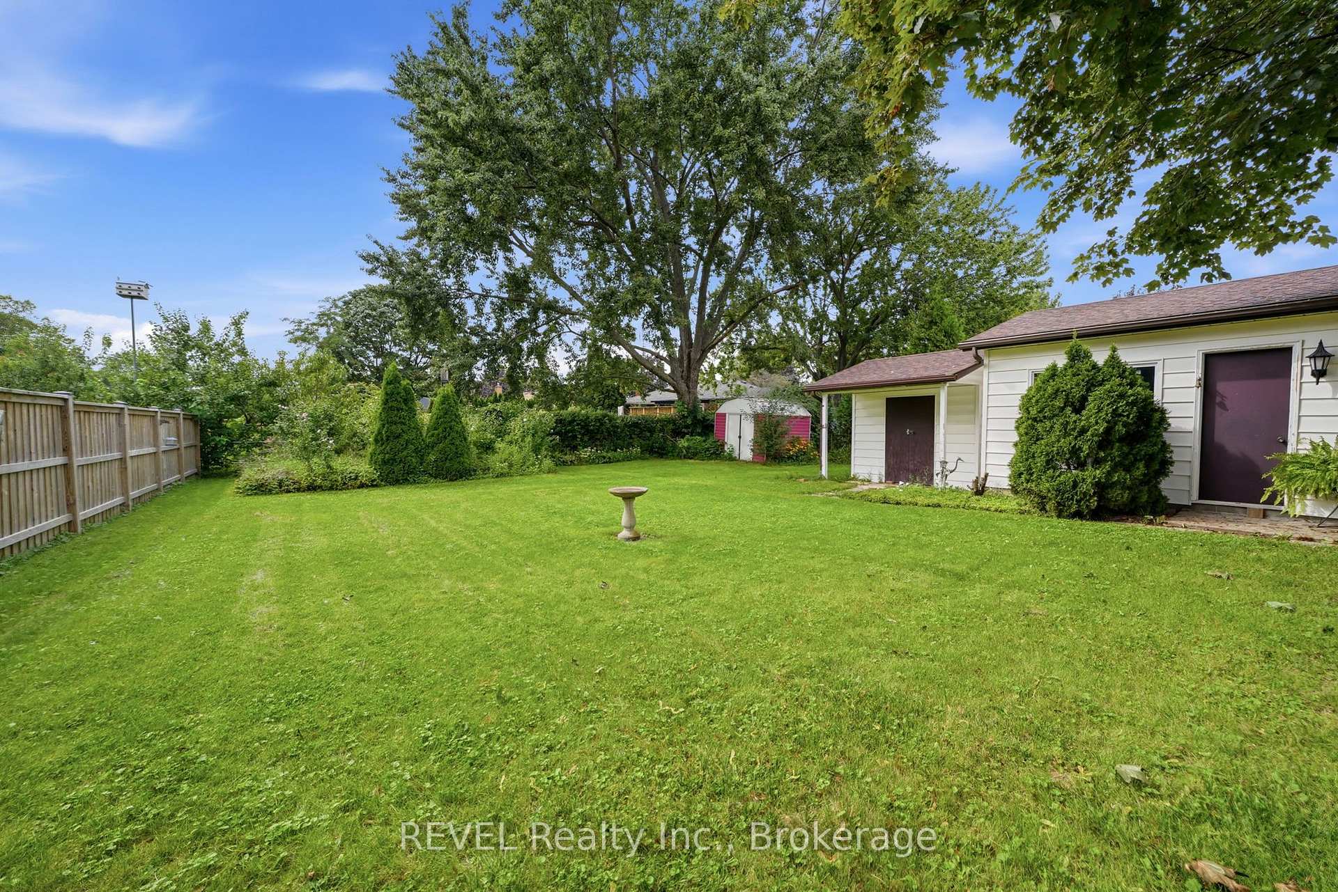 Photo 9 of 563 Bunting Road, St. Catharines, Bunting/Linwell — HOMEH