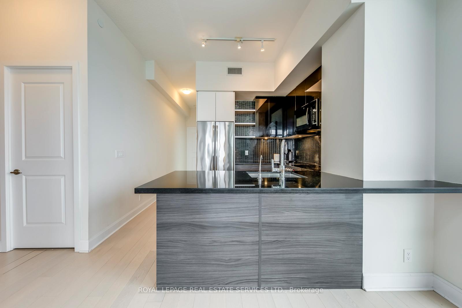Photo 15 of Unit 3706, 33 Shore Breeze Drive, Etobicoke, Mimico — HOMEH