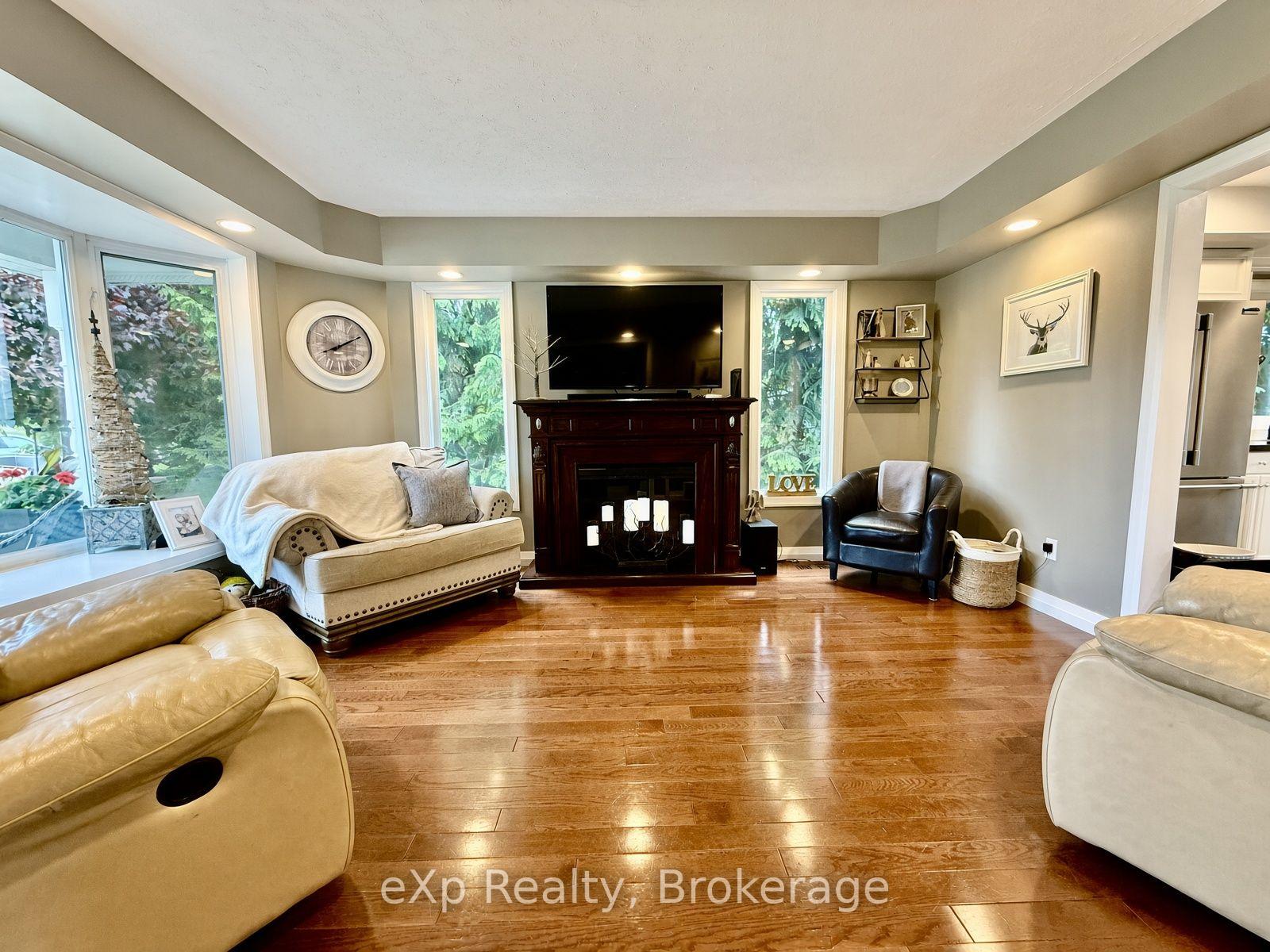 Photo 17 of 3 Gray Court, South Bruce — HOMEH
