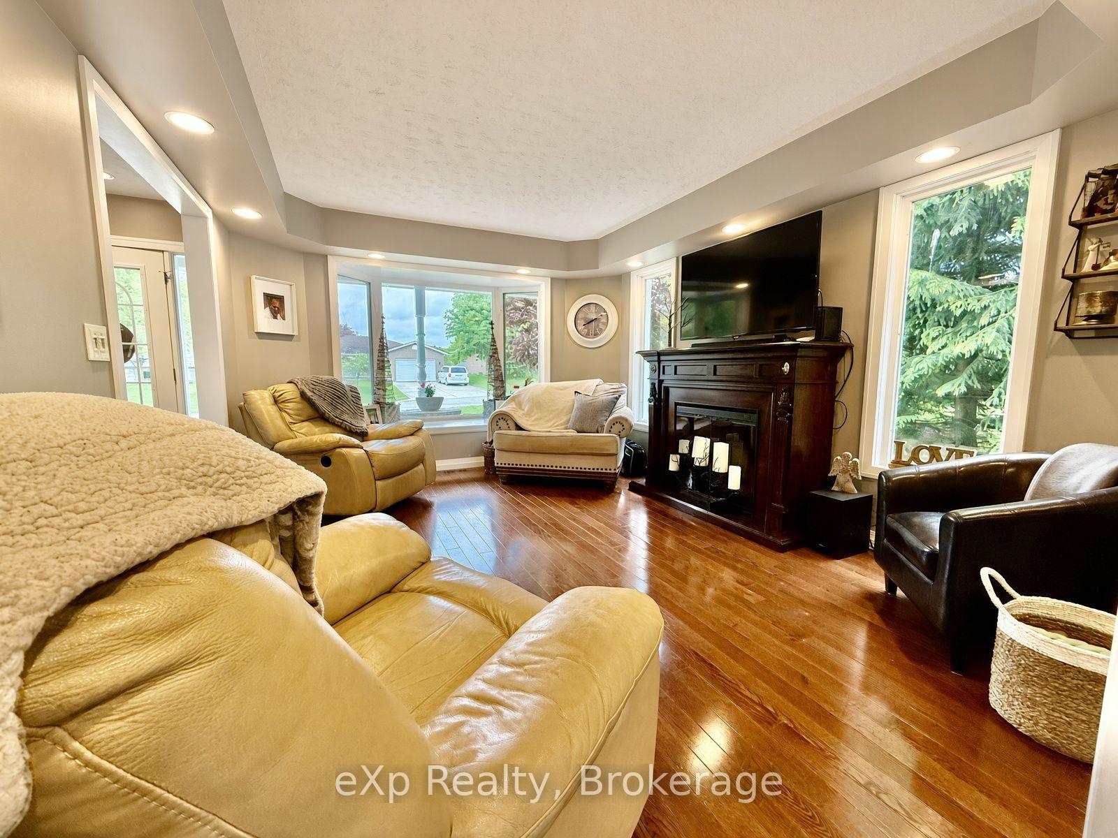 Photo 19 of 3 Gray Court, South Bruce — HOMEH