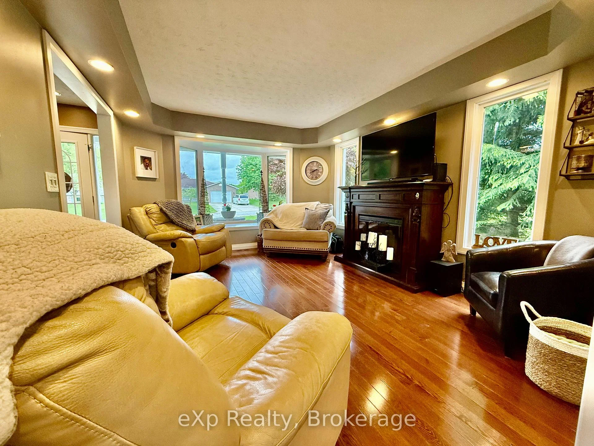 Photo 16 of 3 Gray Court, South Bruce — HOMEH