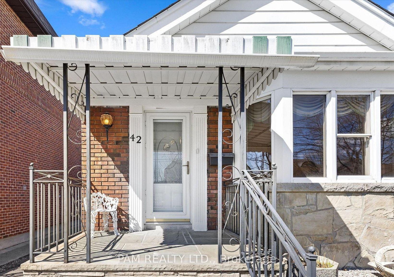 Photo 2 of 42 Parklea Drive, Toronto, Leaside — HOMEH