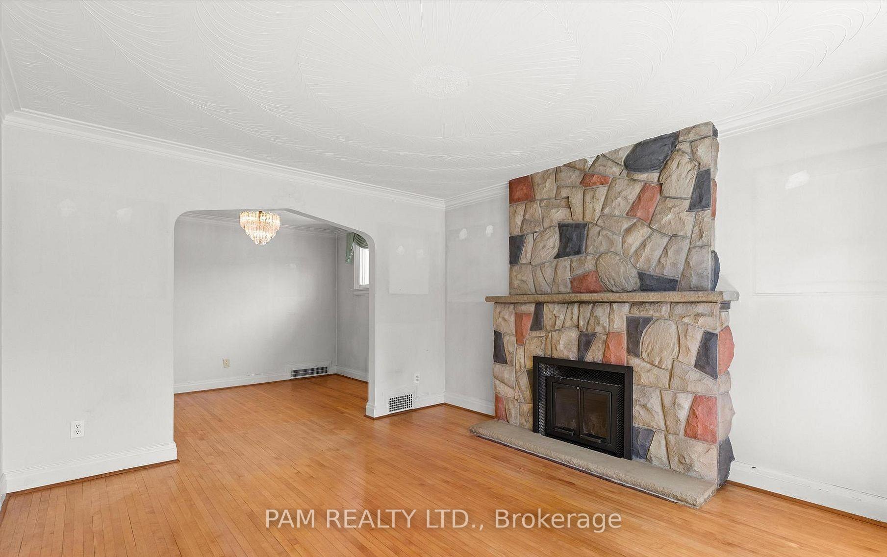 Photo 4 of 42 Parklea Drive, Toronto, Leaside — HOMEH